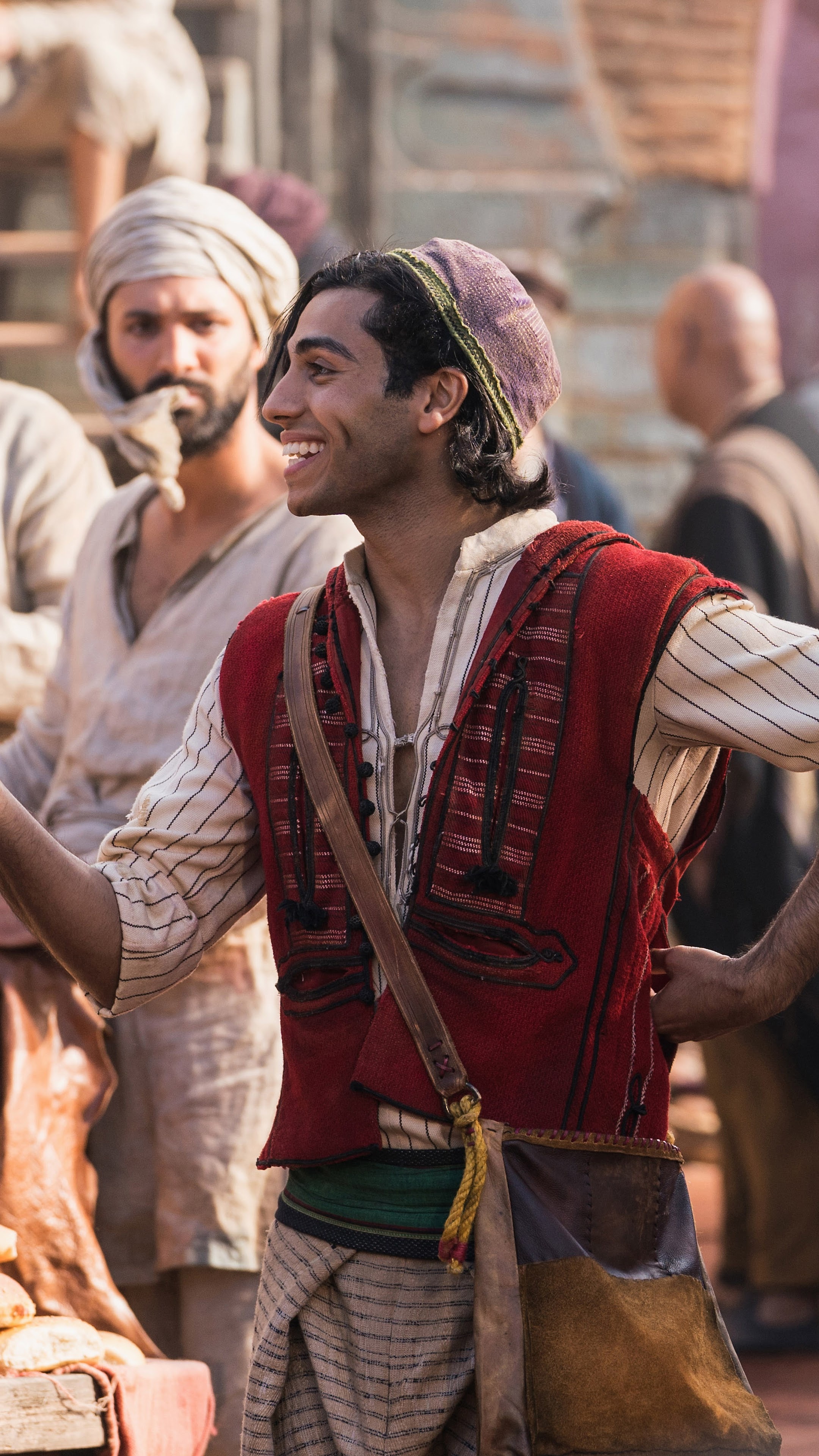 Mena Massoud, Aladdin 2019, iPhone wallpaper, kostenlos herunterladen, 2160x3840 4K Phone