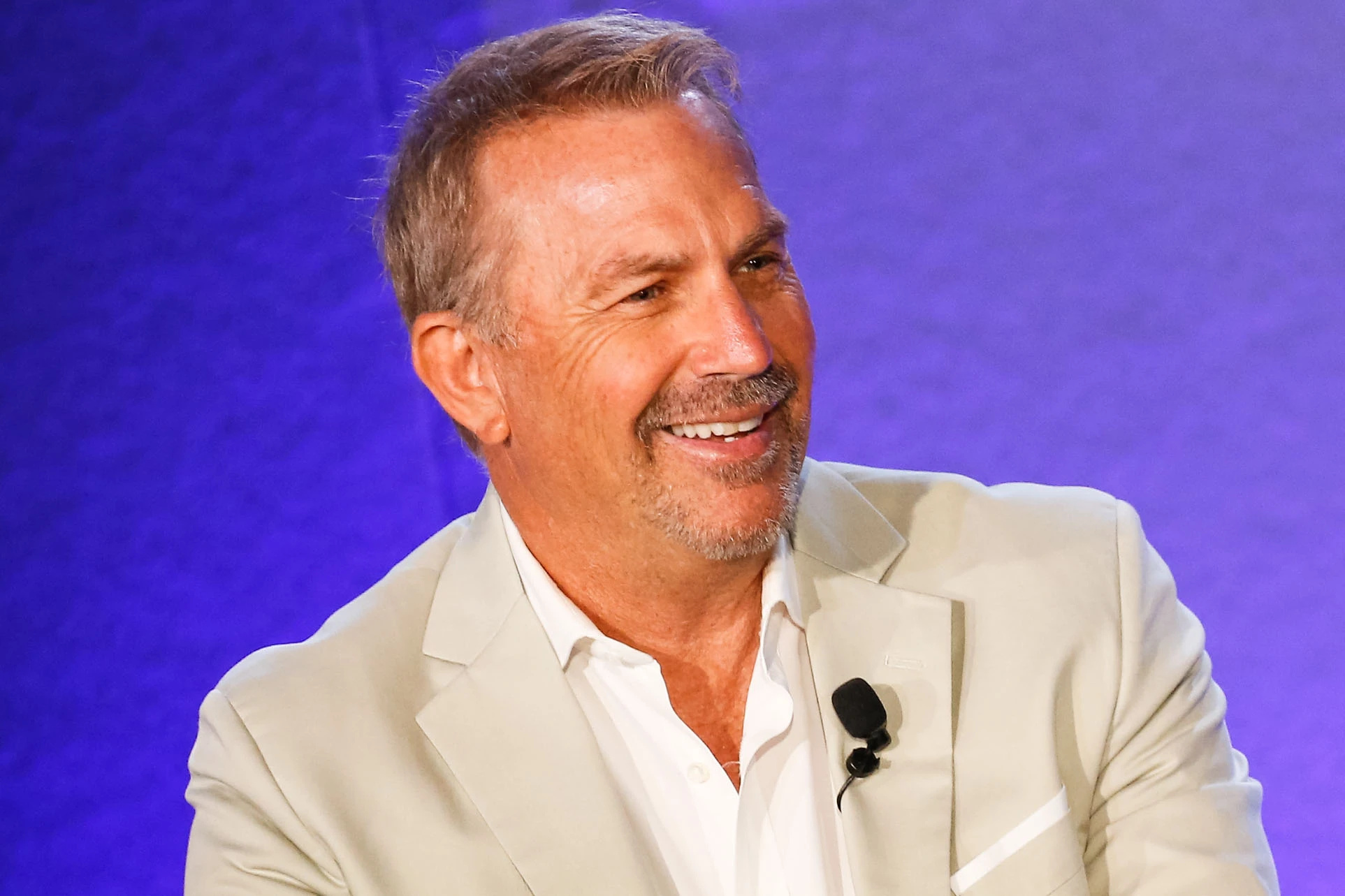 Kevin Costner, Movies, Actor, Show with jokes, 1930x1290 HD Desktop