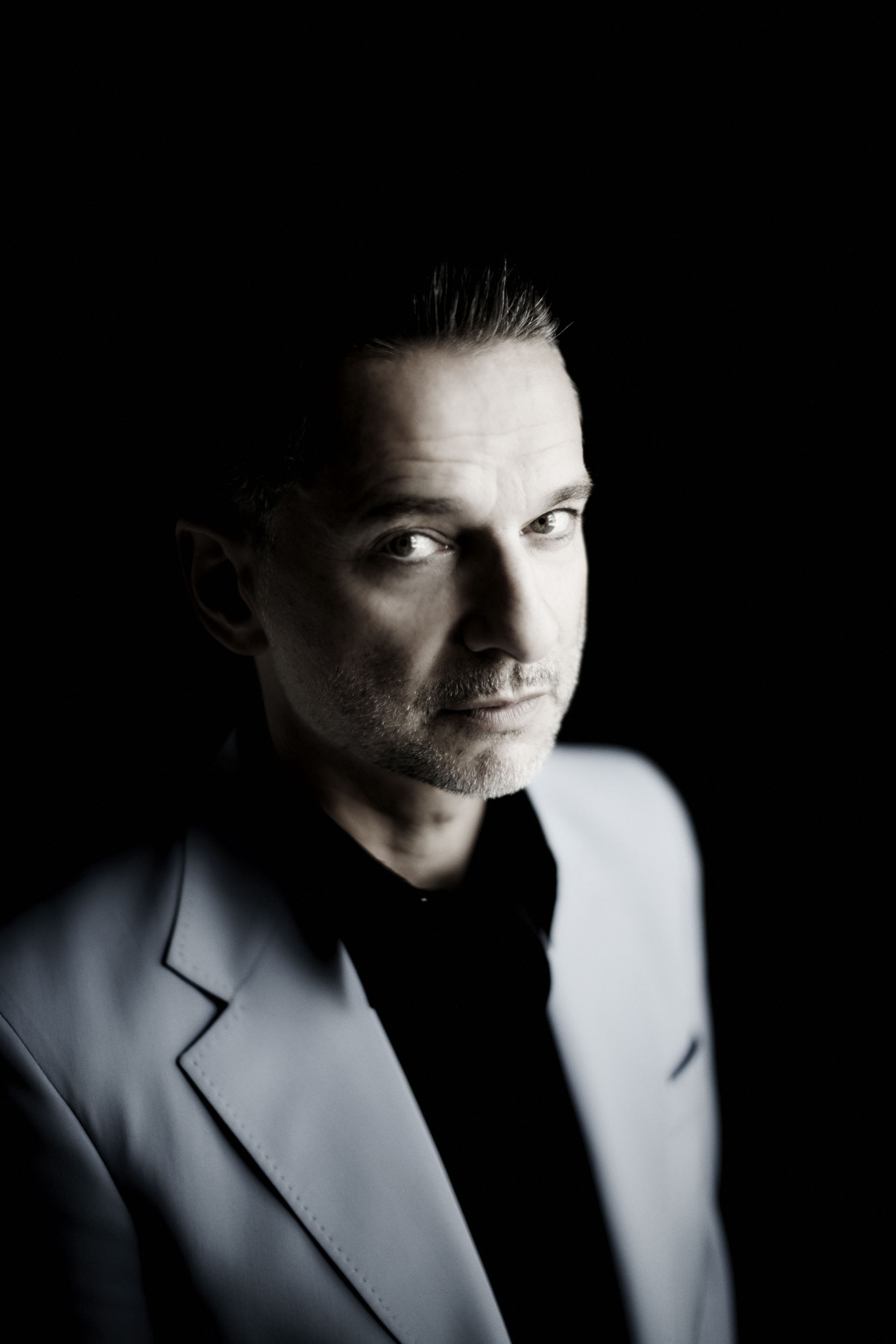 Dave Gahan, Pimpf drifting somewhere, Enigmatic persona, Captivating presence, 1970x2960 HD Phone