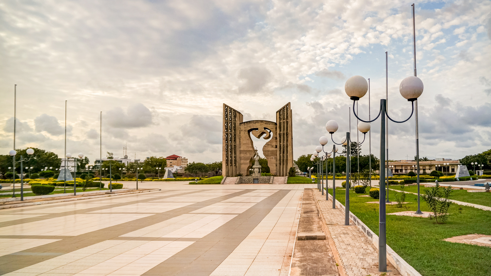 Lome, Togo, Travels, lom state magazine, 2050x1160 HD Desktop