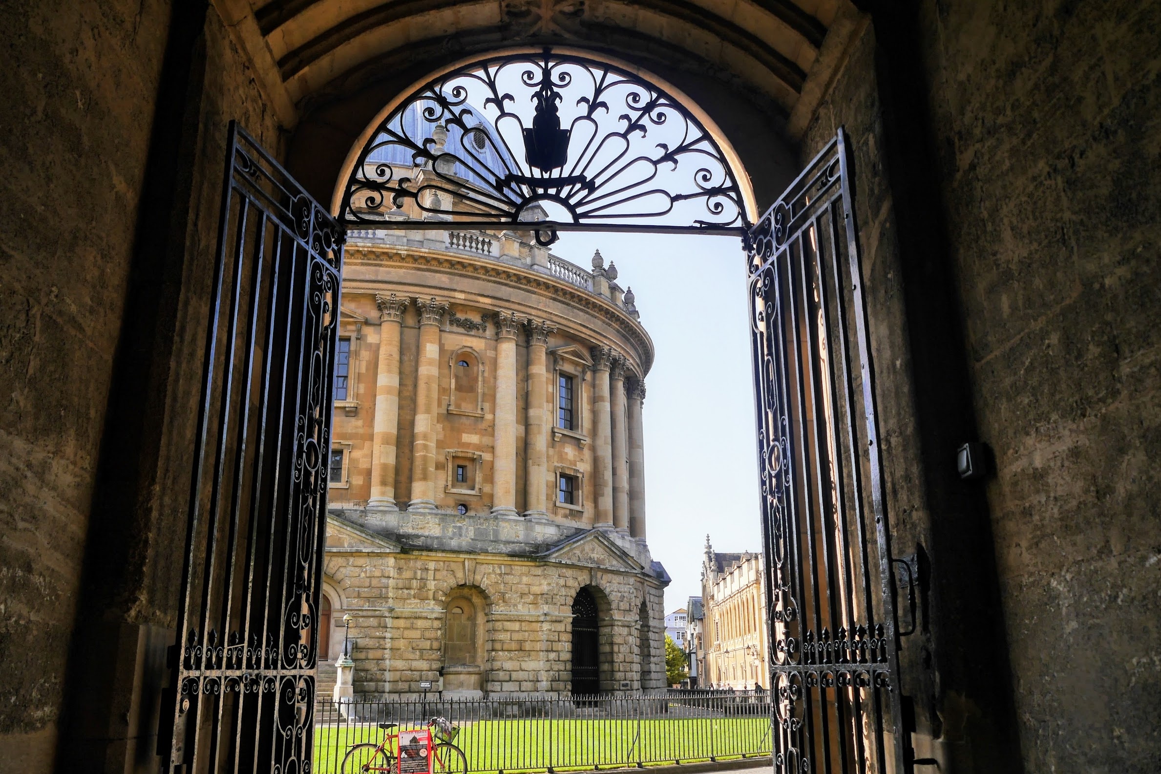 Every library in Oxford, Cherwell, 2380x1590 HD Desktop