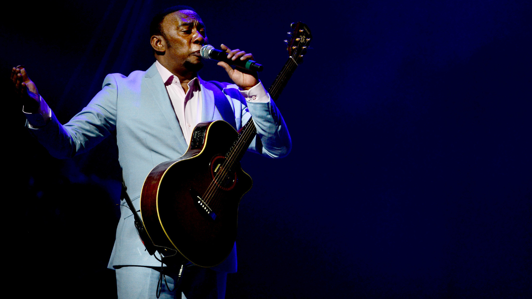 Antony Santos, Bachateame Mi Amor, Concert pictures, Heartfelt performances, 2050x1160 HD Desktop