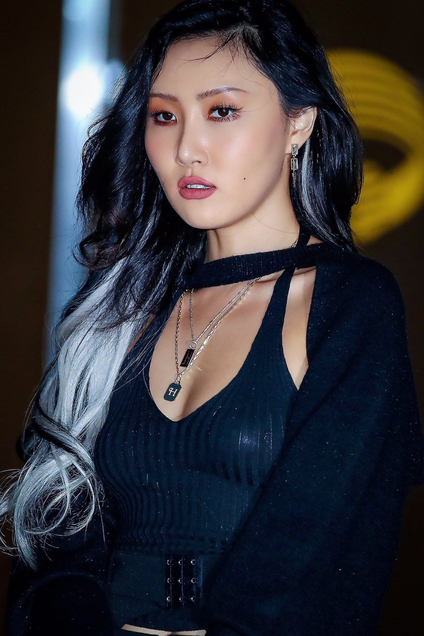 Hwasa, Twitter pics, Hwasa Mamamoo, Kpop girls, 1370x2050 HD Phone