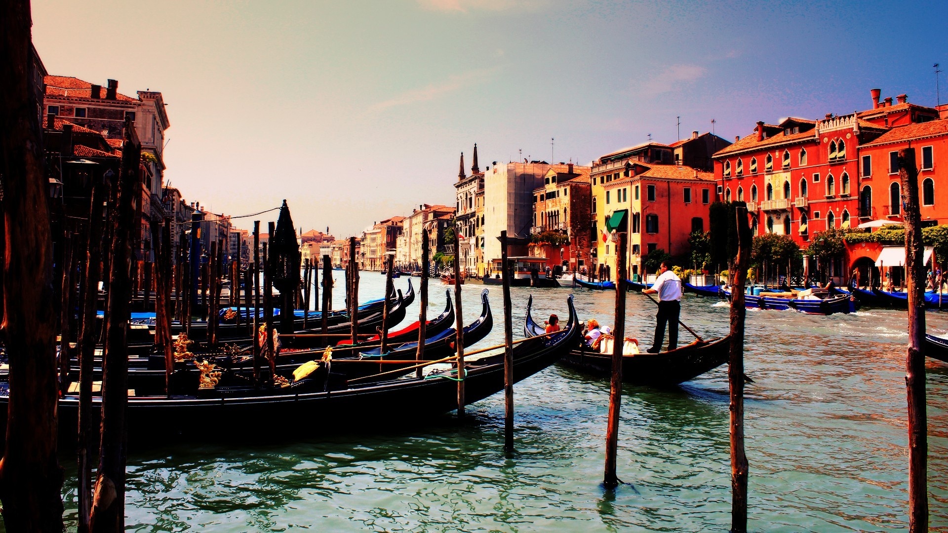 Venetian gondola, Venice Italy wallpaper, Mesmerizing views, Iconic city, 1920x1080 Full HD Desktop