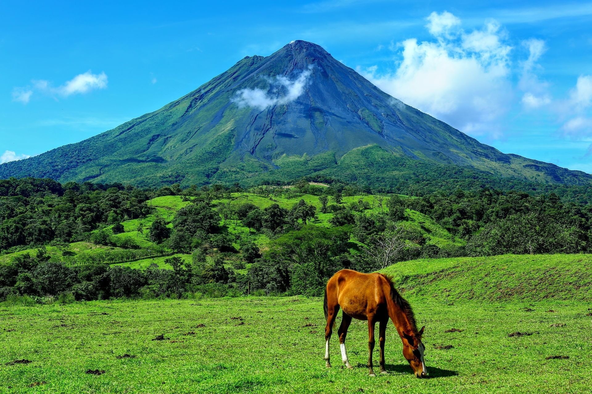 Arenal Volcano, Tours and transport, Buena Vista Chic Hotel, Costa Rica, 1920x1280 HD Desktop