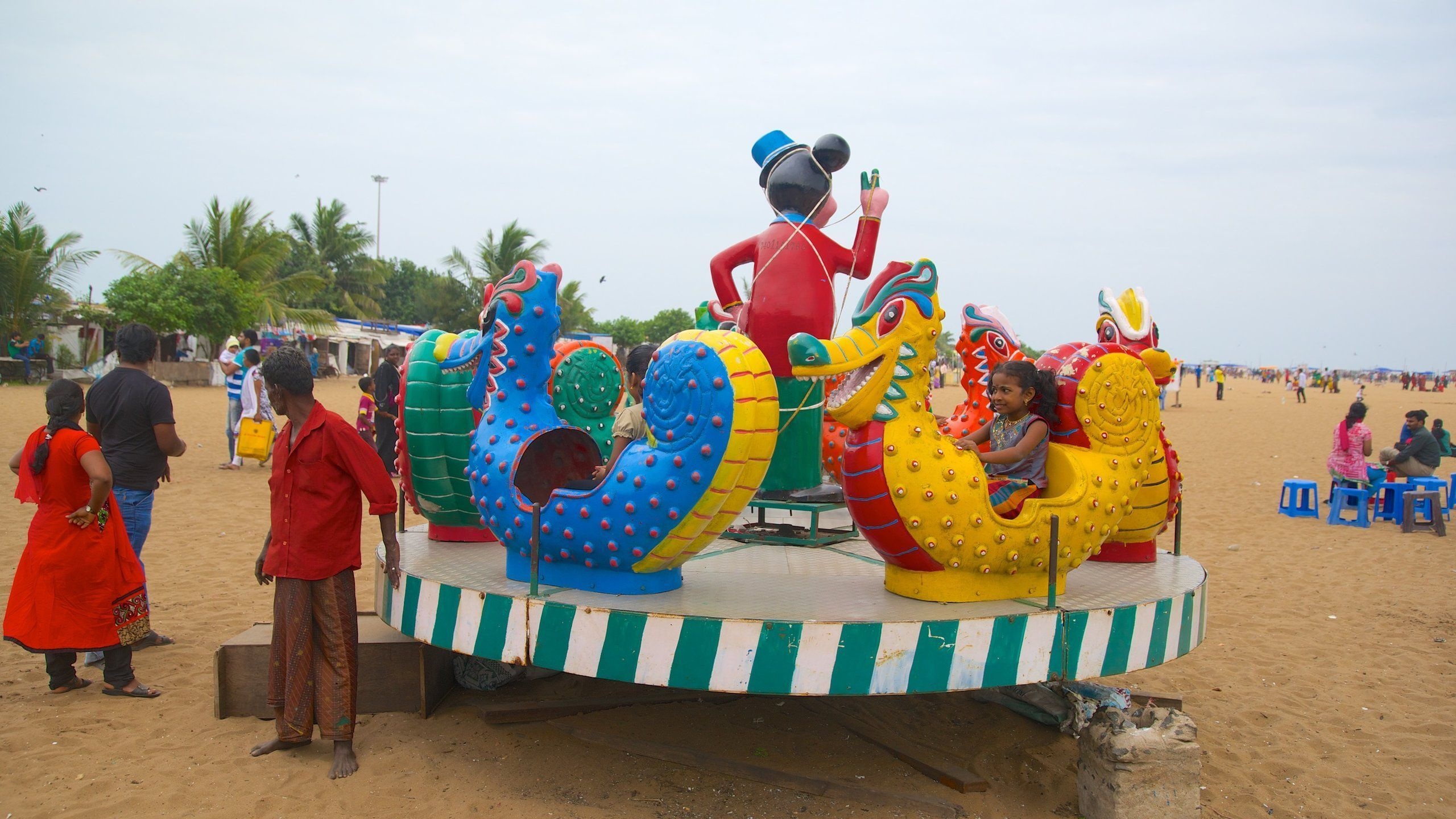 Marina Beach Tours 2560x1440