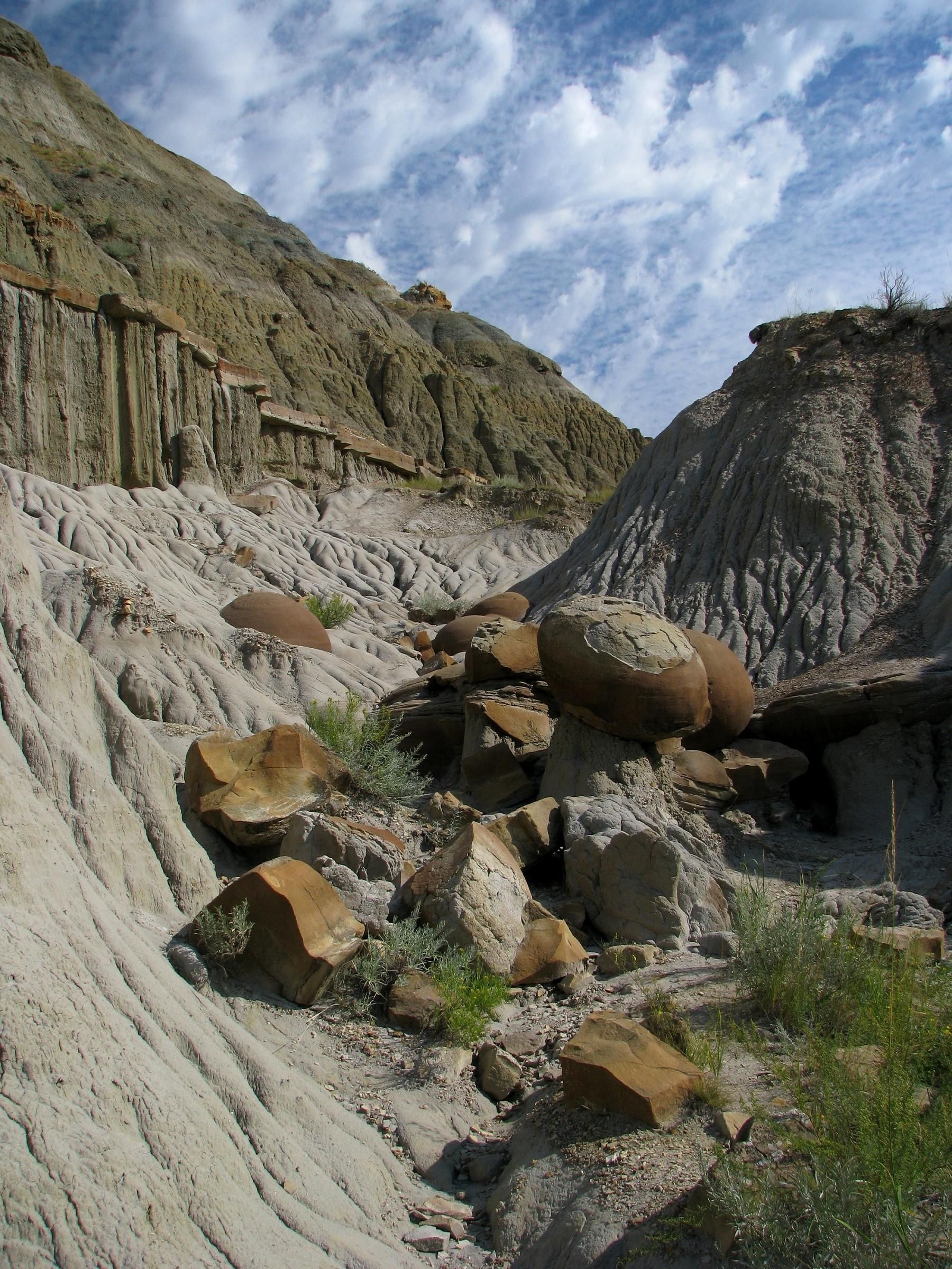 Cannonball Concretions Pullout, Theodore Roosevelt National Park Wallpaper, 1800x2400 HD Phone