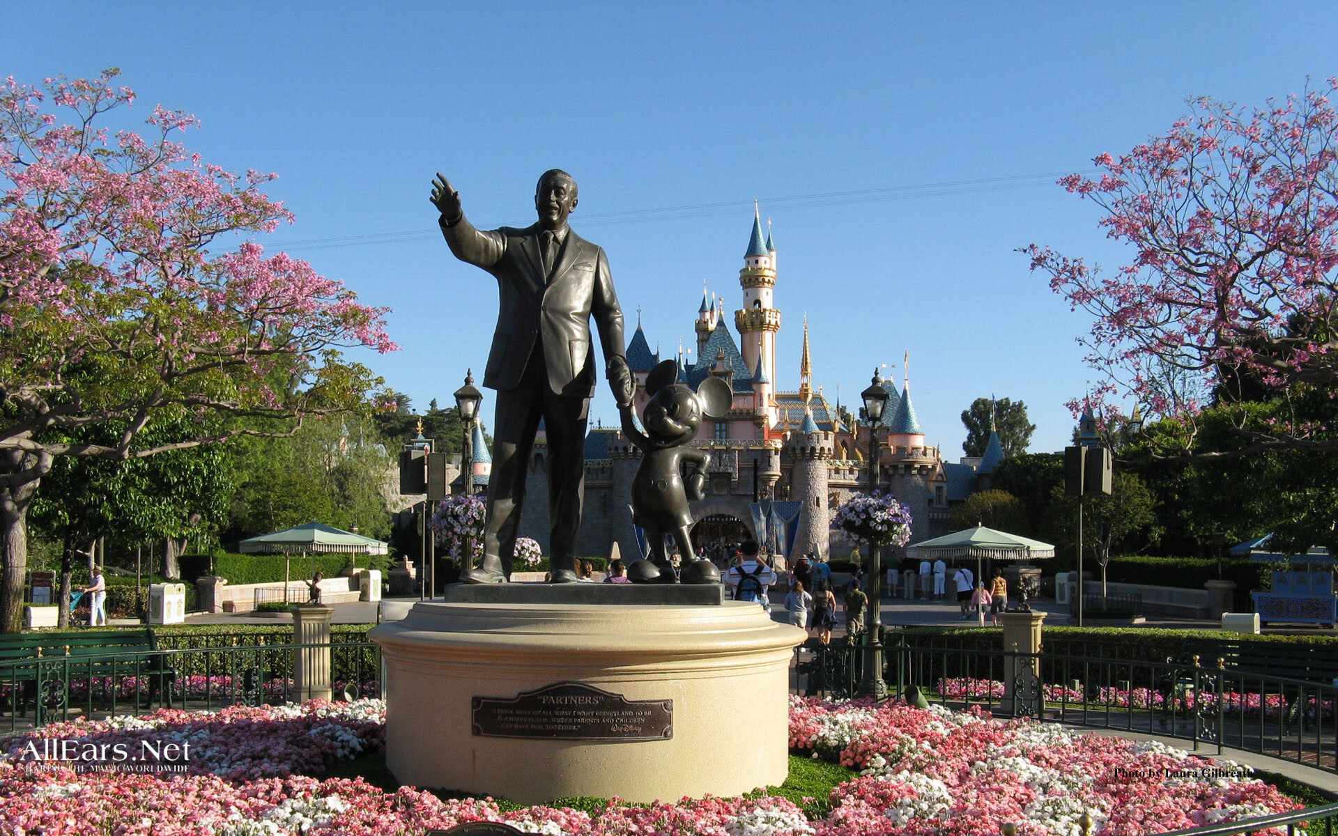 Statue "Partners", Disneyland Wallpaper, 1920x1200 HD Desktop