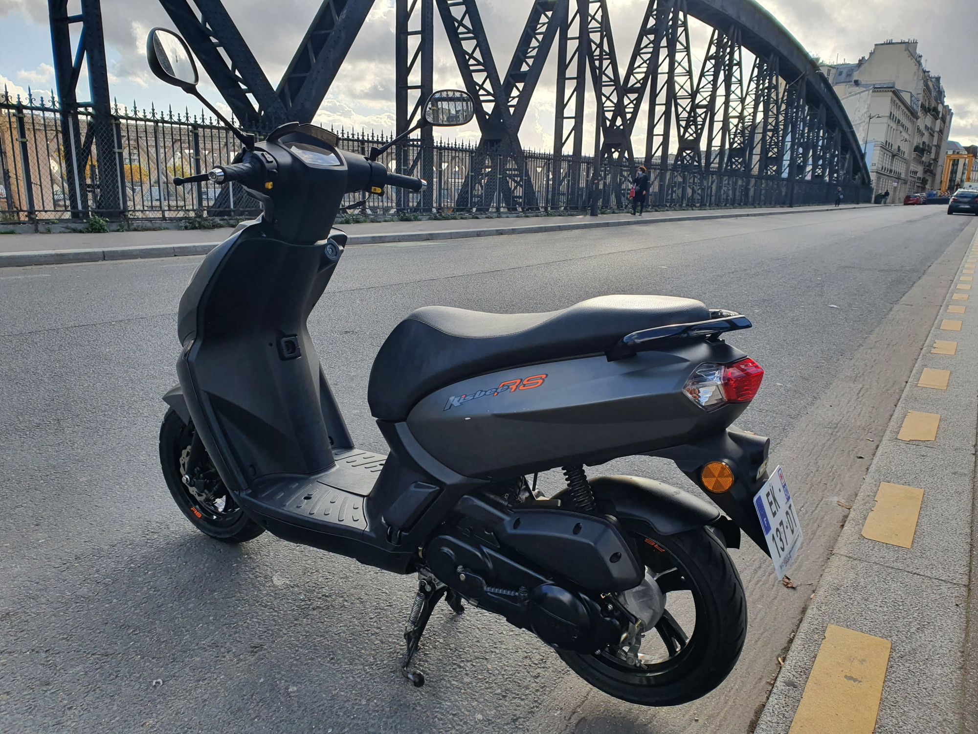 Peugeot Kisbee, Sleek design, Reliable performance, Scooter enthusiasts, 2000x1500 HD Desktop