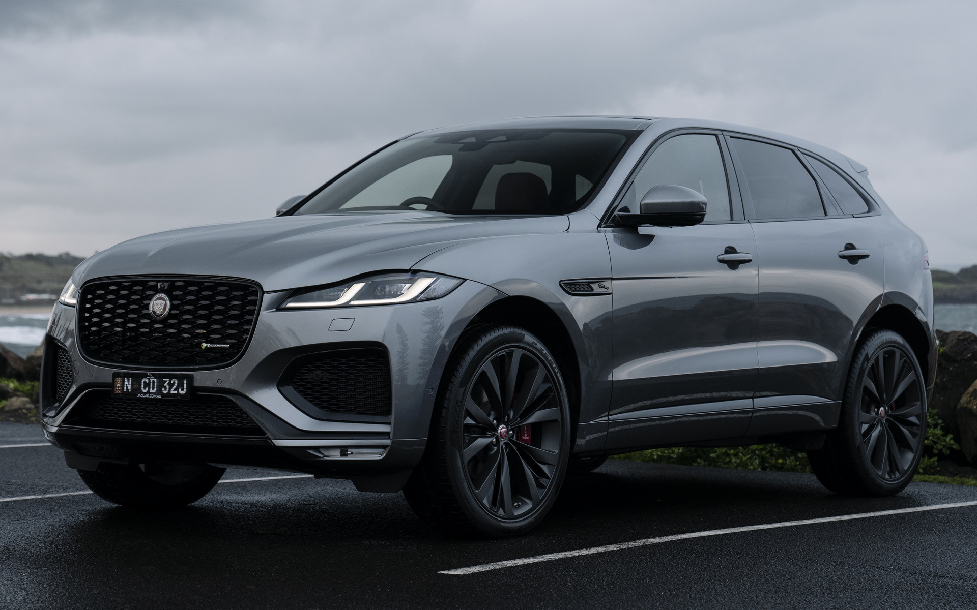 Jaguar F-PACE R Dynamic, Premium SUV, Aggressive design, Smooth handling, 1920x1200 HD Desktop