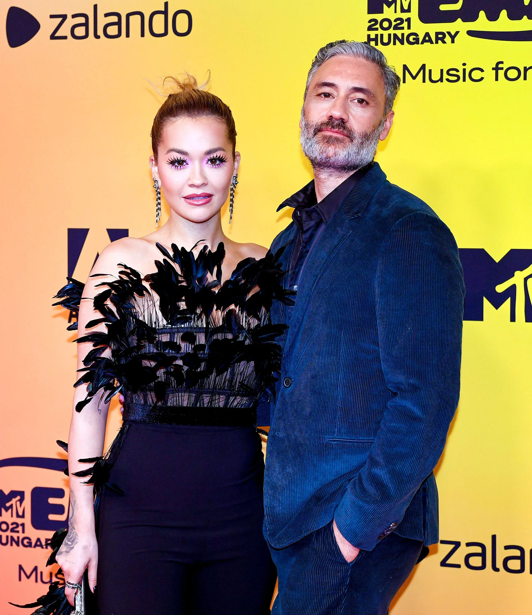 Taika Waititi, Rita Ora, Outfit, EMA's Red Carpet, 1730x2000 HD Phone