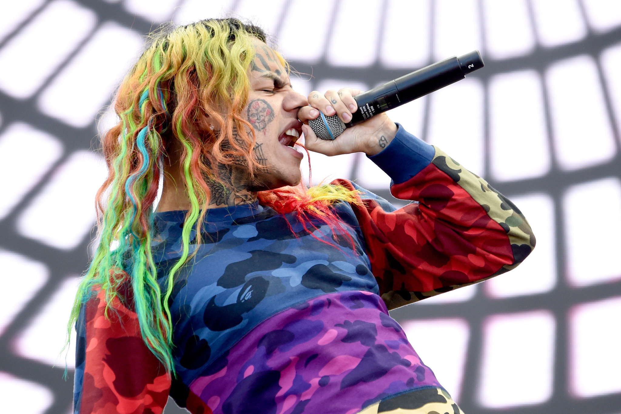 6ix9ine, Courting gang life, Reality check, New York Times article, 2050x1370 HD Desktop