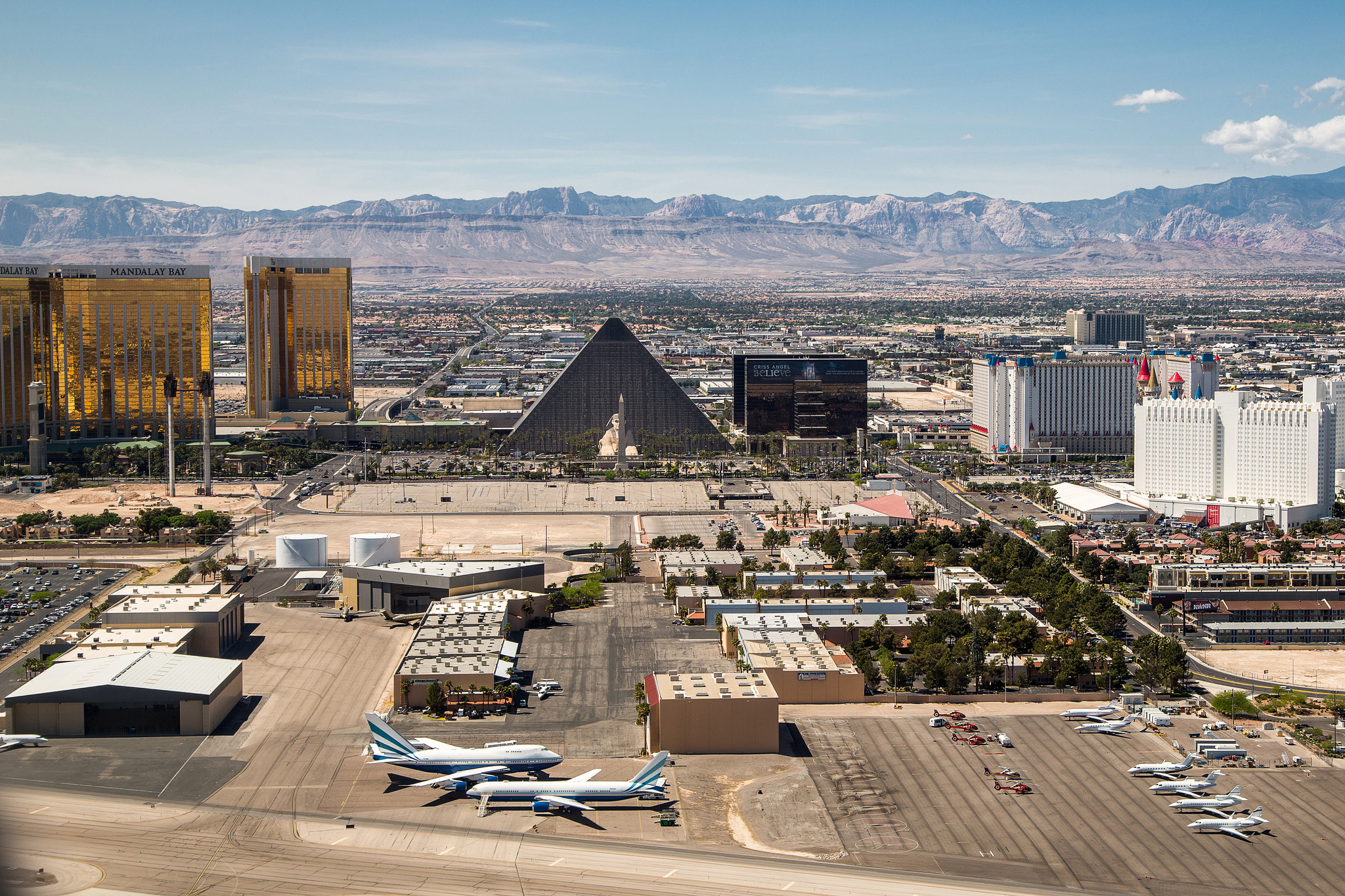 McCarran International Airport, Thousand wonders,, 2050x1370 HD Desktop