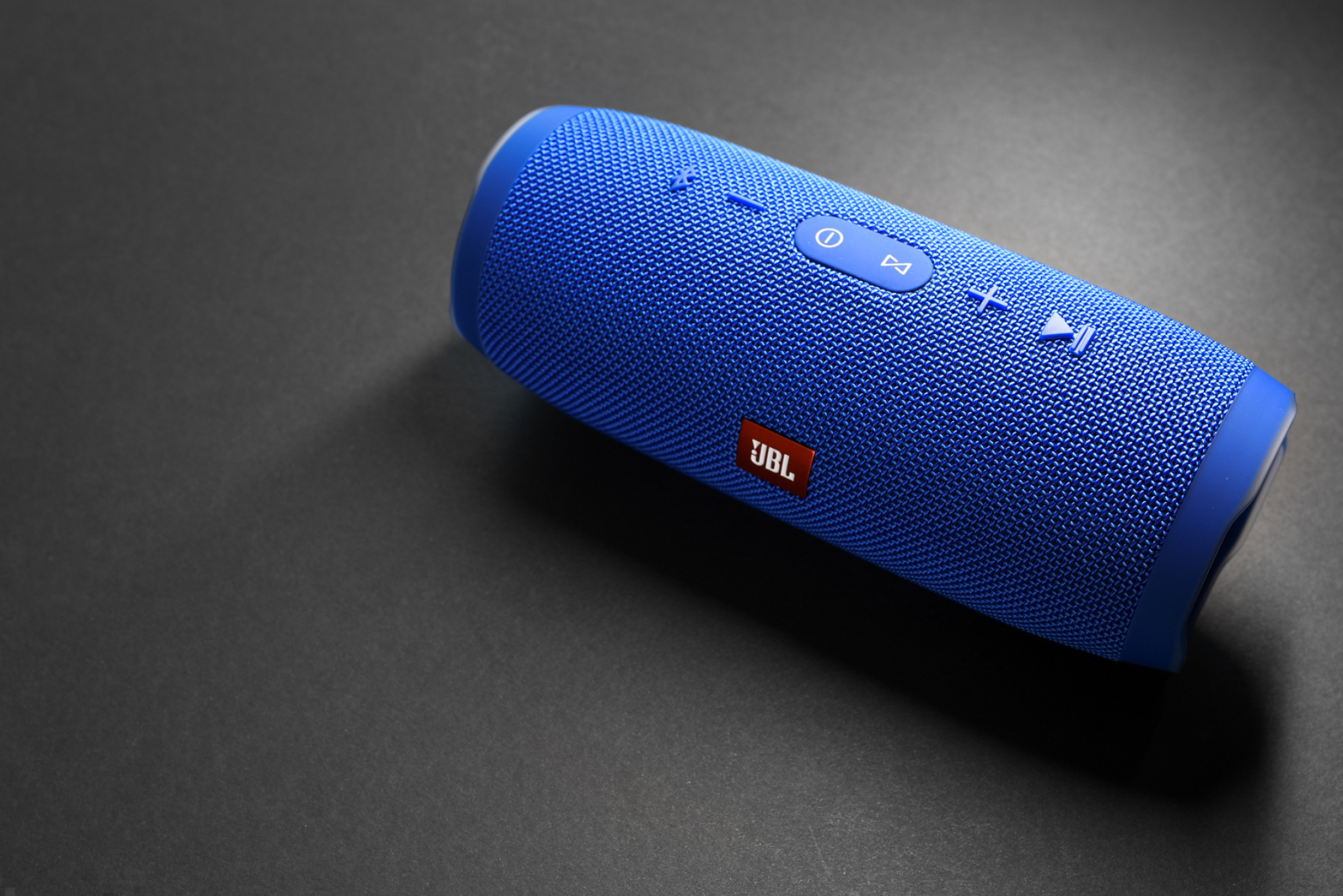 JBL Charge 3, Portable wireless speaker, Audio experience, GadgetMac review, 2500x1670 HD Desktop