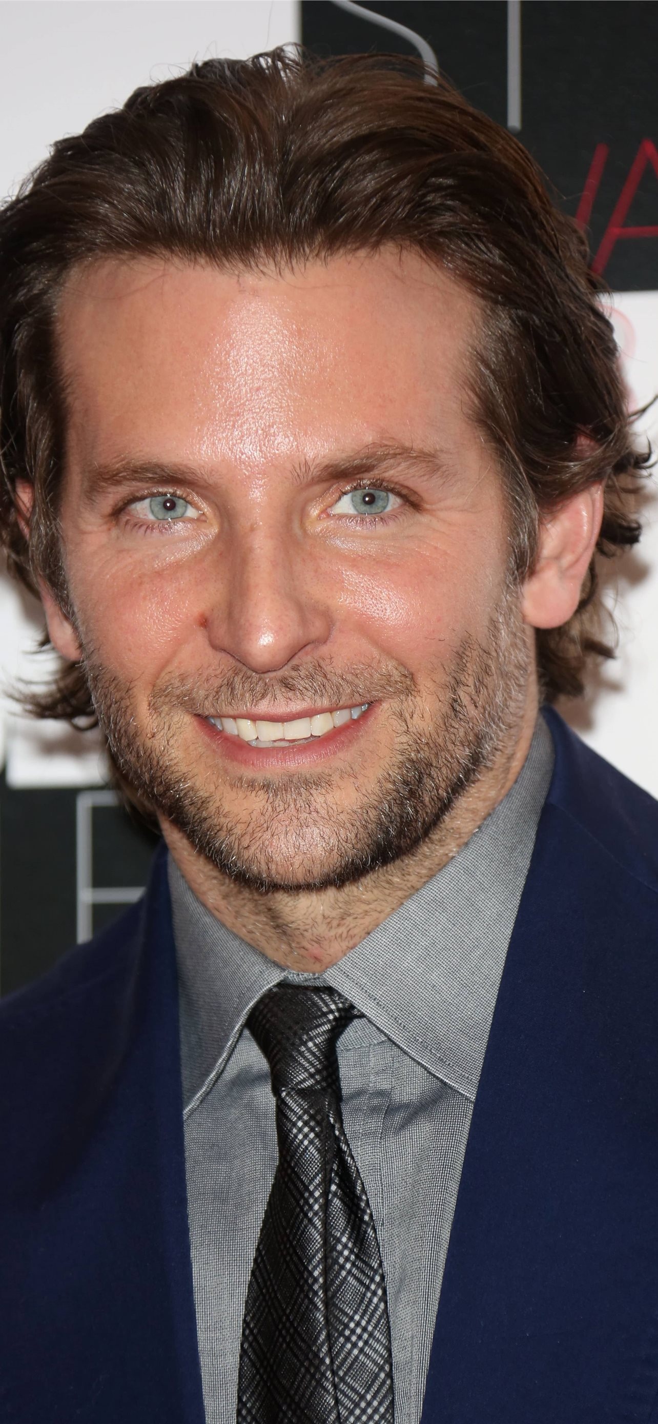 2013 Elle Style Awards, Bradley Cooper Wallpaper, 1290x2780 HD Phone