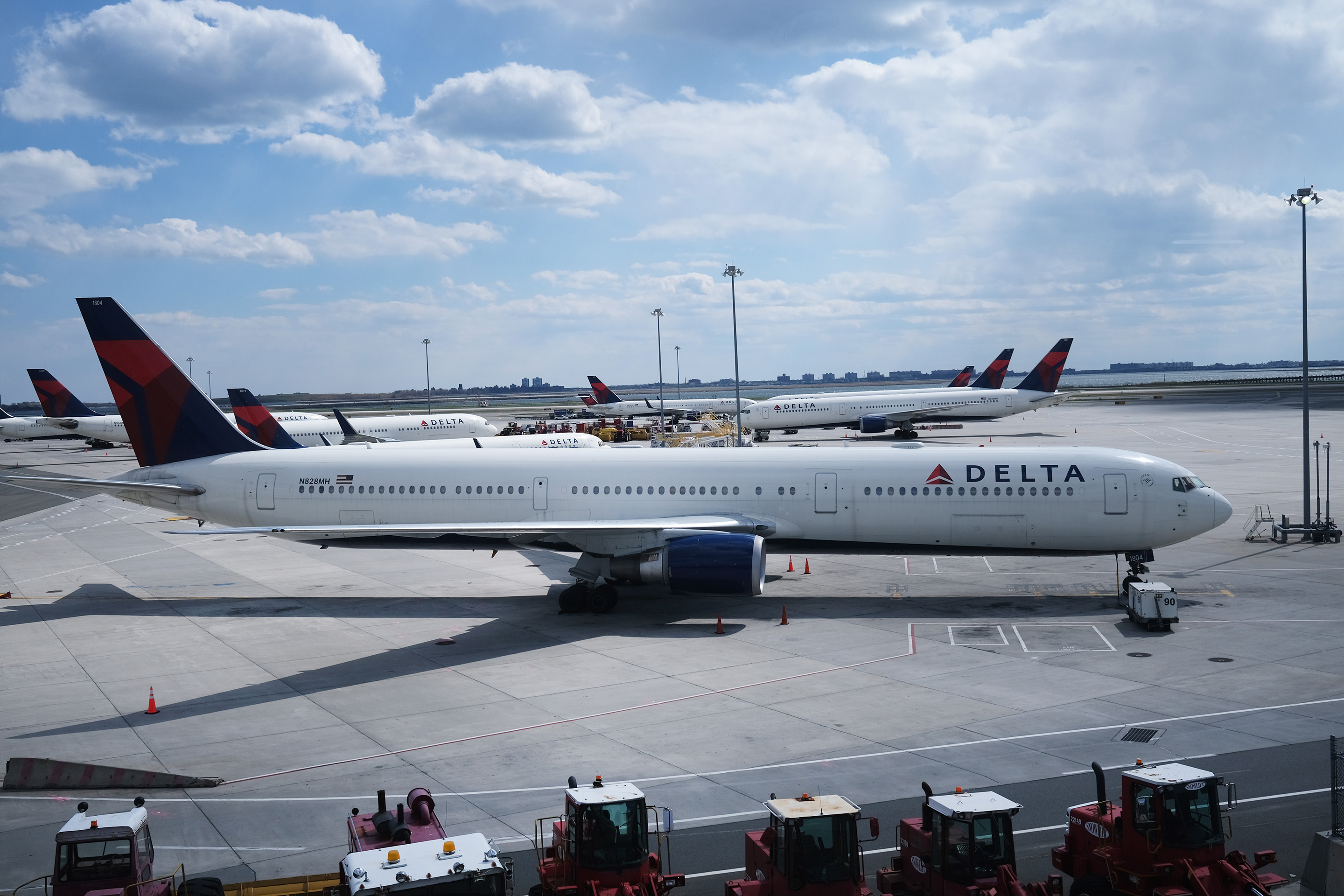 Delta Air Lines, Company profile, News, Rankings, 2880x1920 HD Desktop