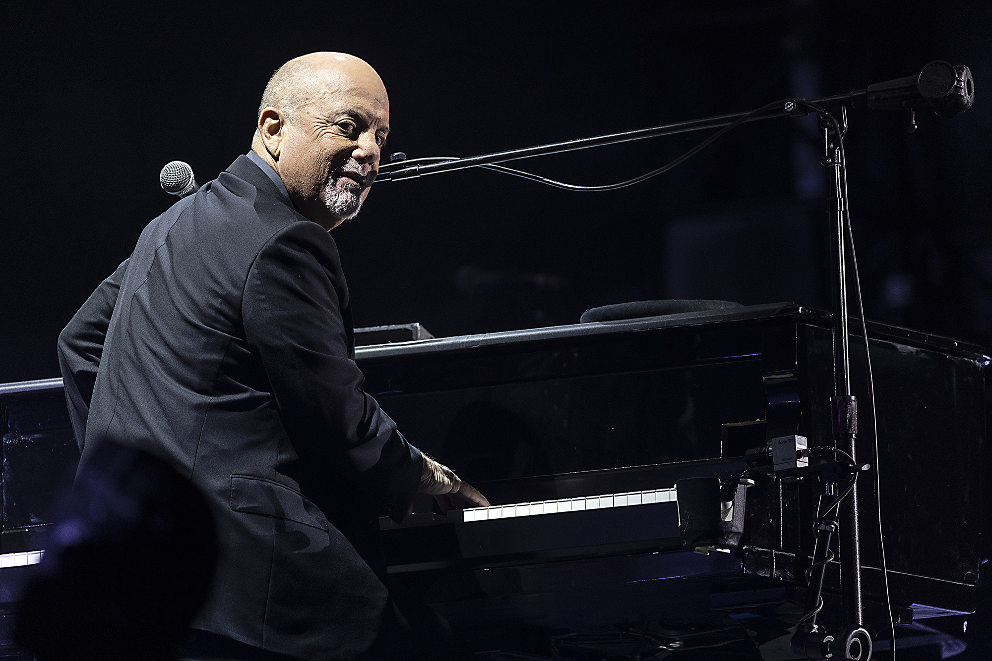 Billy Joel, Jokes, Glass Eye, Wooden Leg, Comedy Show, 2000x1340 HD Desktop