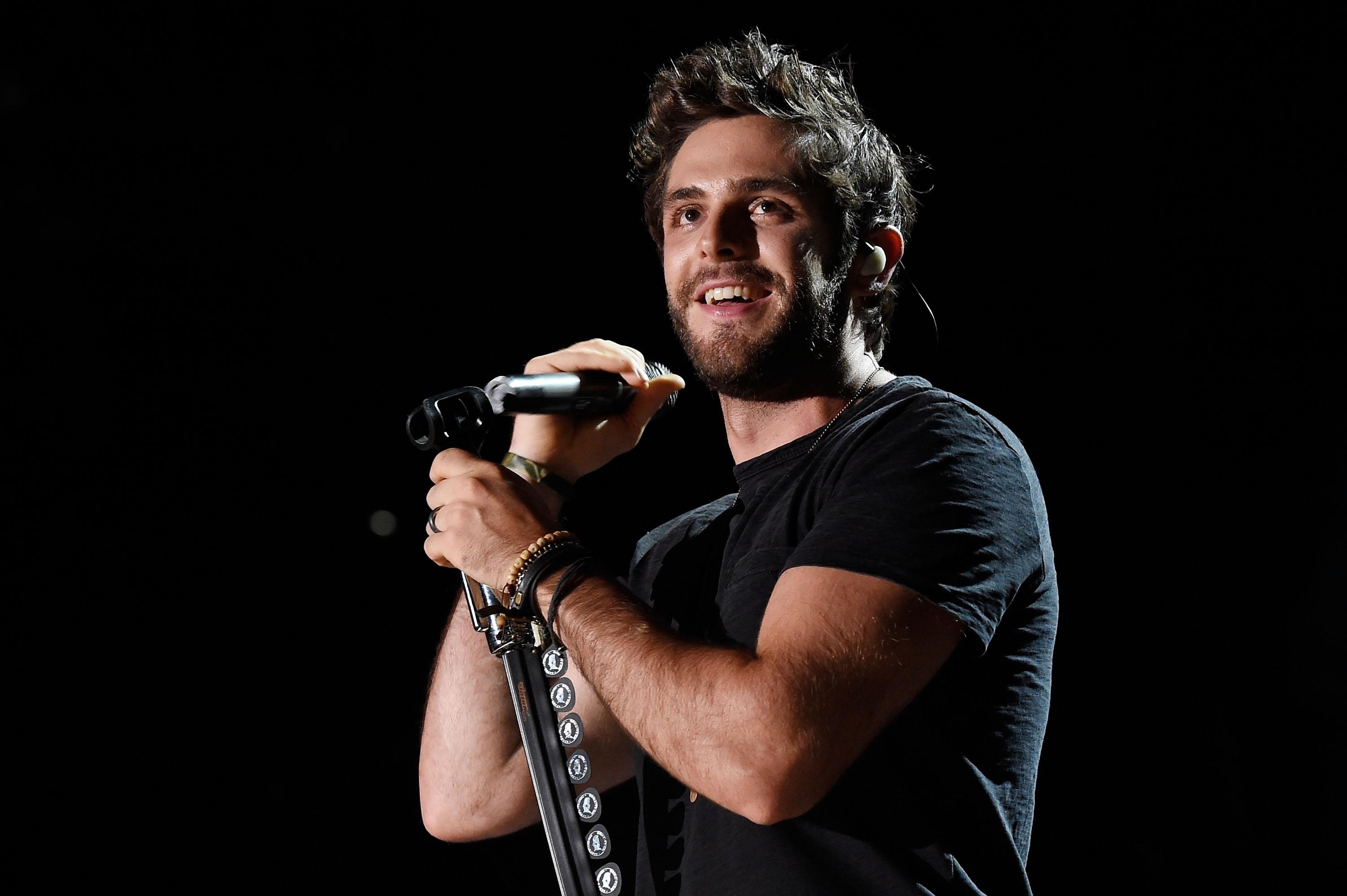 Thomas Rhett, Concert experience, Country superstar, Fan interaction, 3000x2000 HD Desktop