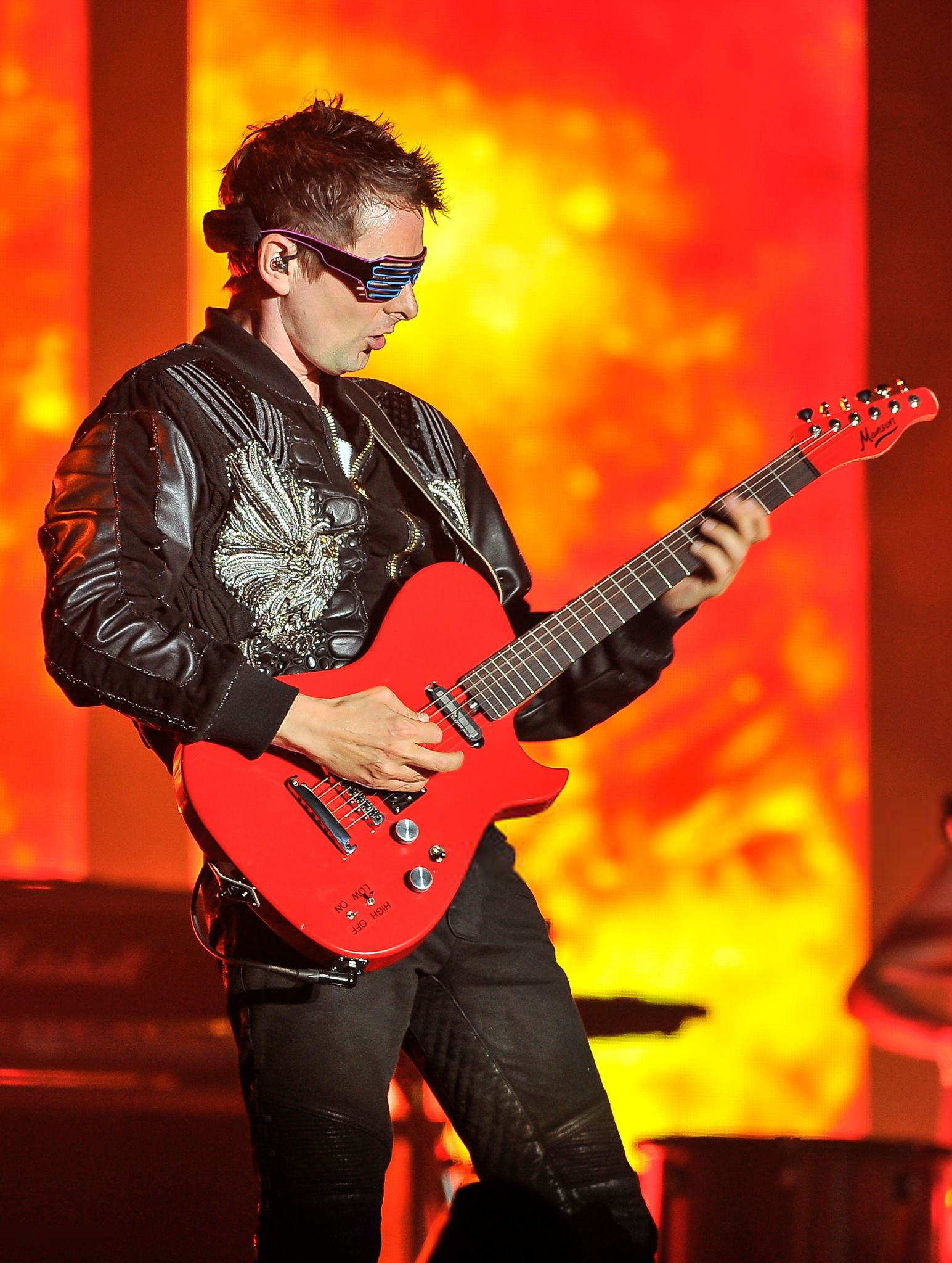 Matthew bellamy muse, Cool bands otosection, 1550x2050 HD Phone