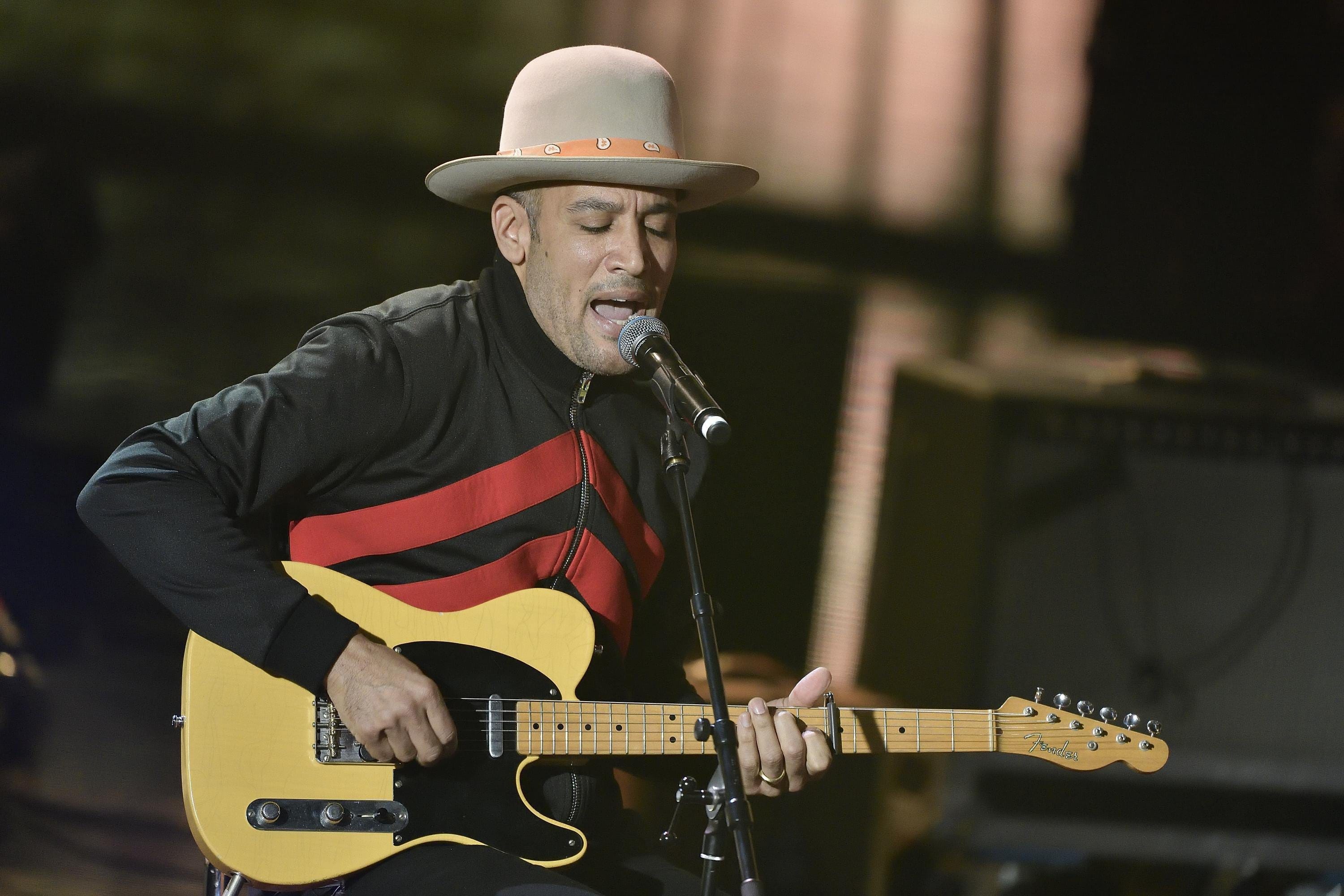 Ben Harper, Elegant necklace, Musician merchandise, Unique jewelry, 3000x2000 HD Desktop