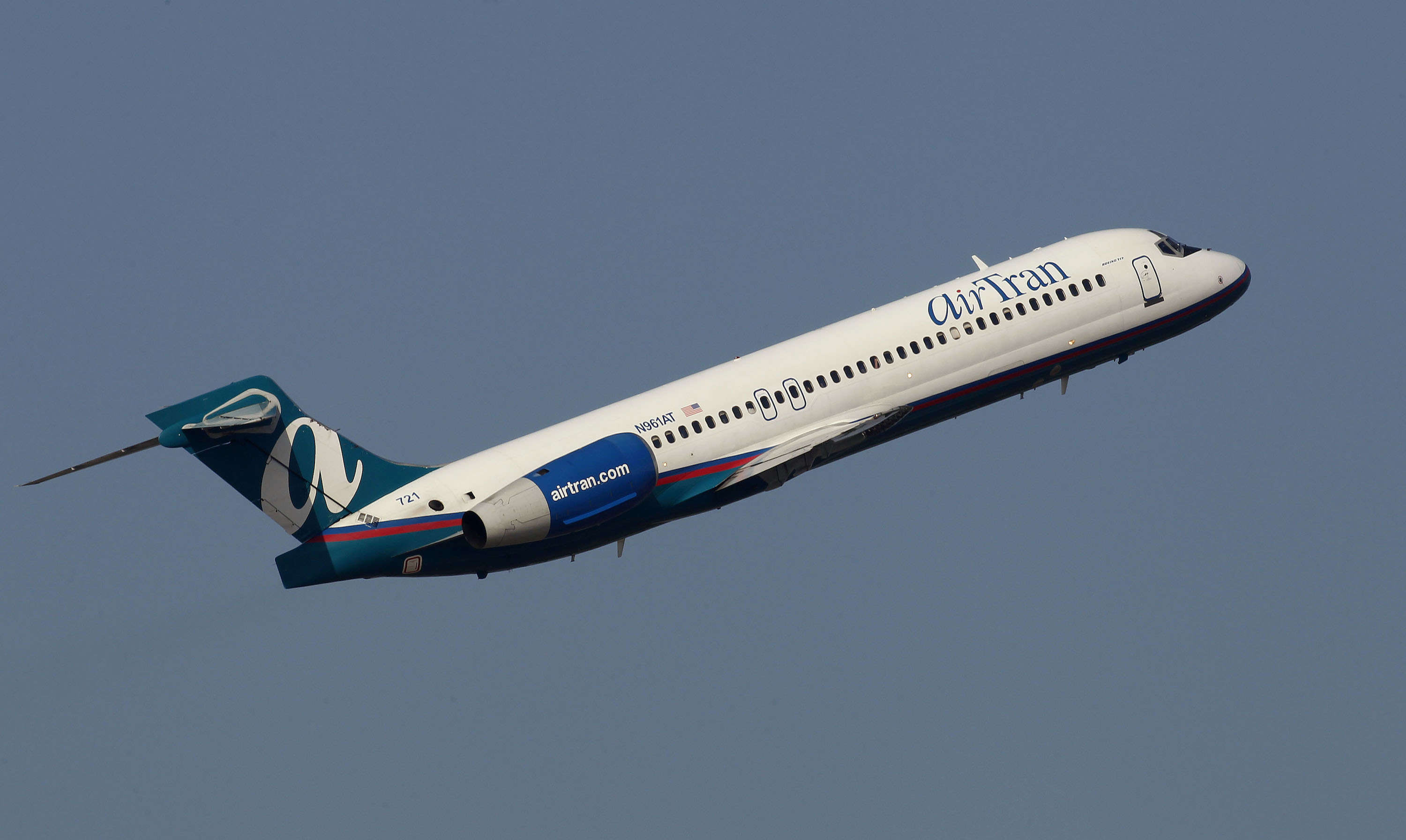 AirTran Airways, Delta's Boeing 717, Favorite plane, BusinessInsider India, 3000x1800 HD Desktop