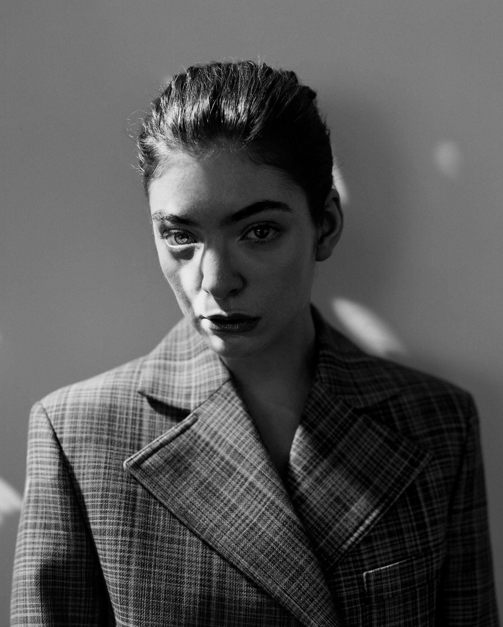 Lorde, Return, New York Times, 1650x2050 HD Phone