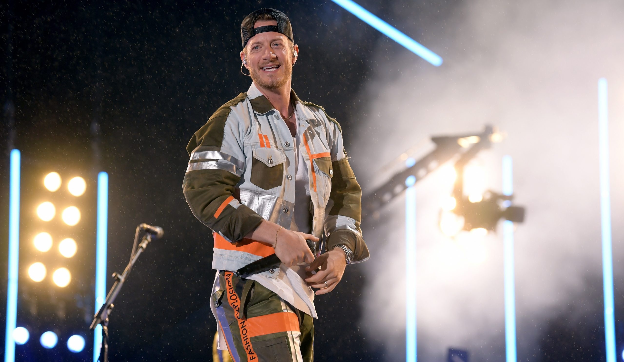 Tyler Hubbard Music, Dirt bike accident, 2560x1490 HD Desktop