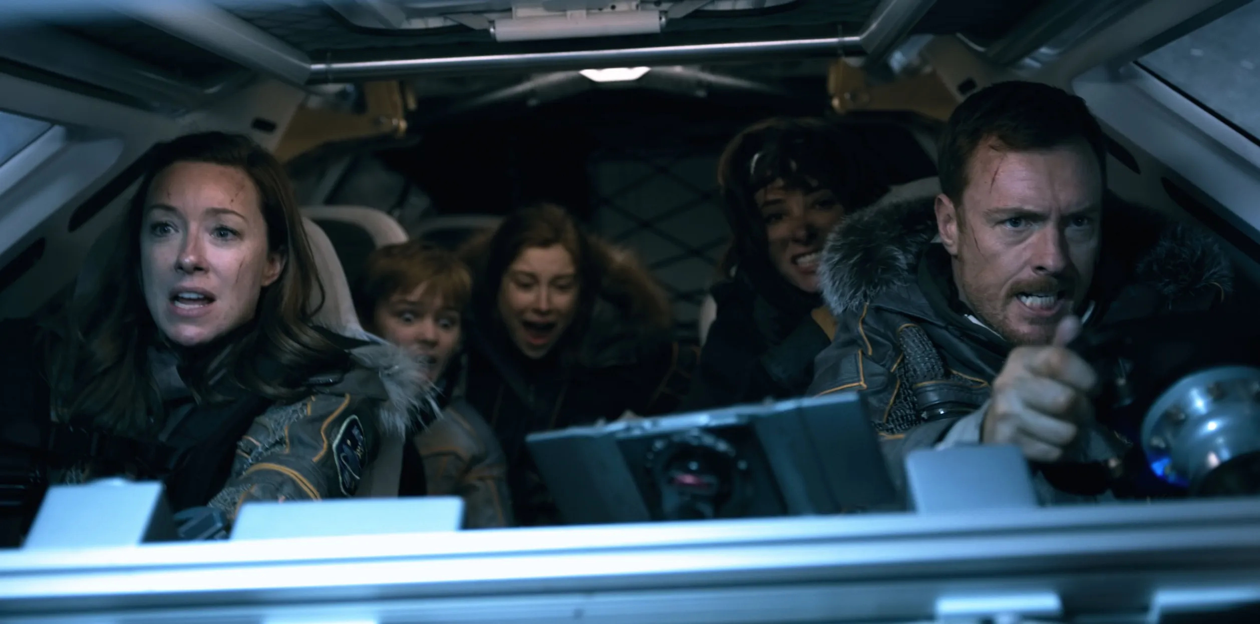 Lost in Space, Netflix series, Cast, Intriguing episodes, 2520x1250 Dual Screen Desktop