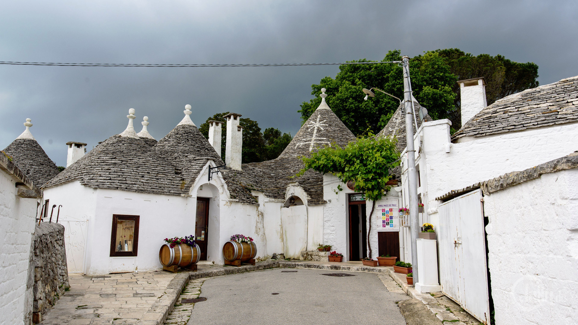 Iconic trulli houses, Picture-perfect Alberobello, 1920x1080 Full HD Desktop