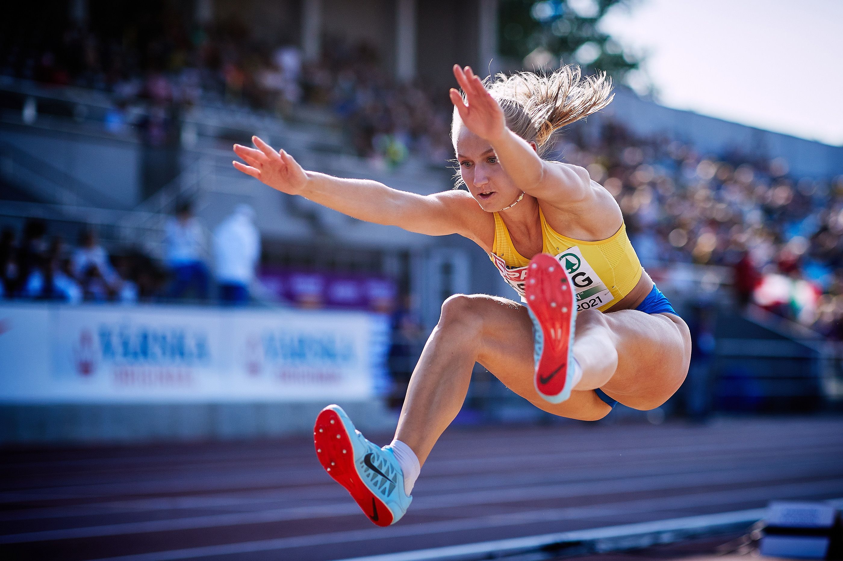 Maja Askag, Triple Jump Wallpaper, 2800x1870 HD Desktop