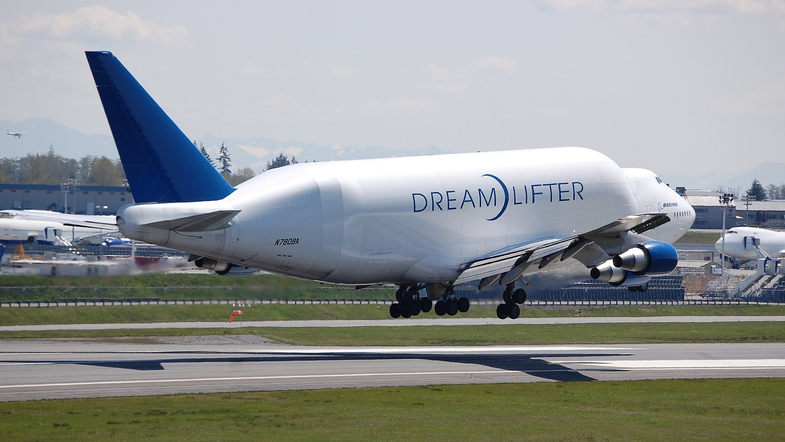 Boeing Dreamlifter, Travels, 2560x1440 HD Desktop