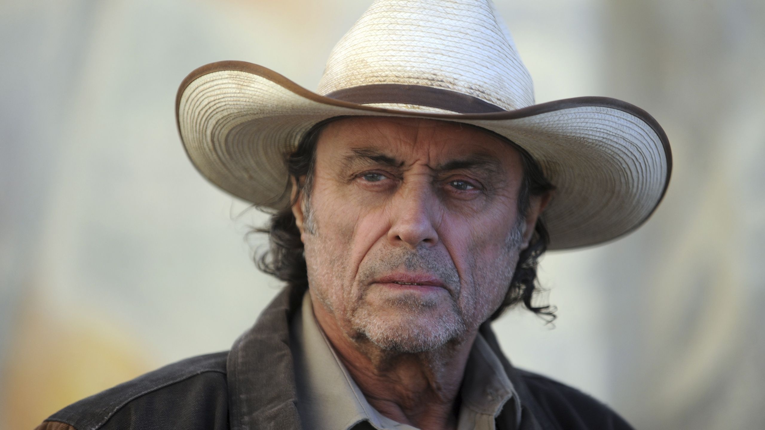 Ian McShane, Phone wallpapers, Desktop backgrounds, Celebrity photos, 2560x1440 HD Desktop