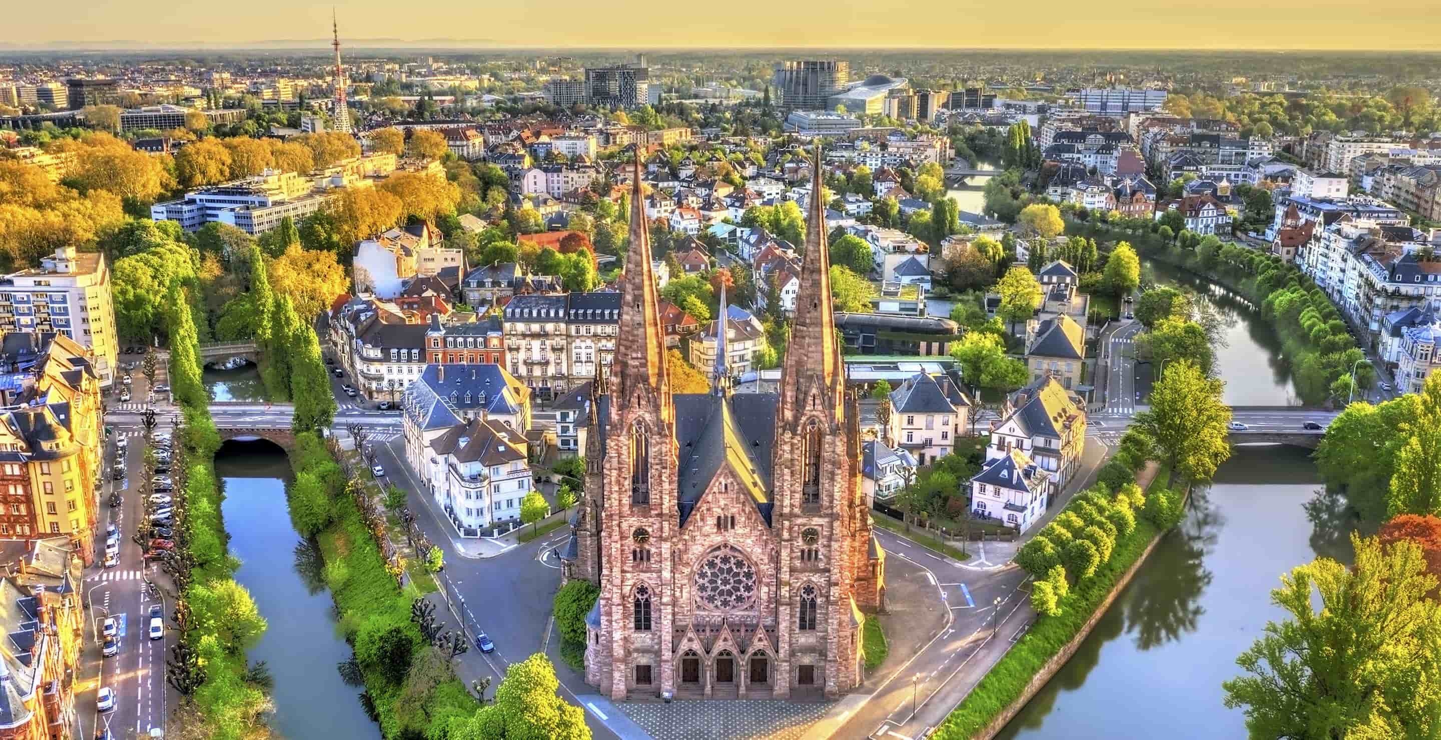 Strasbourg Cathedral, Strasbourg (France) Wallpaper, 2880x1480 HD Desktop