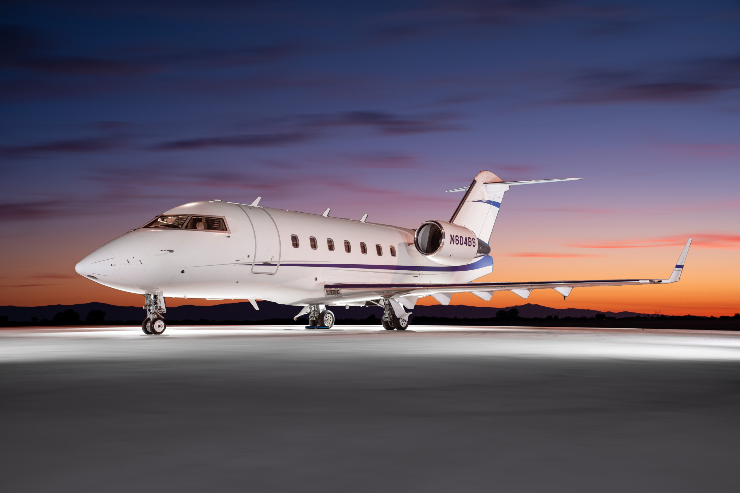 Bombardier Challenger 605, 2003 model for sale, 2560x1710 HD Desktop