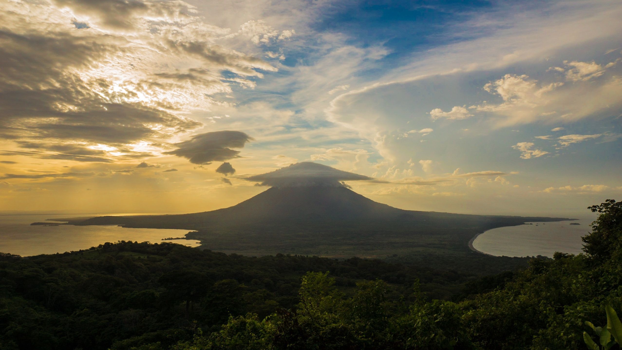 Nicaragua wallpapers 4K, Incredible sceneries, Nature's wonders, 2560x1440 HD Desktop