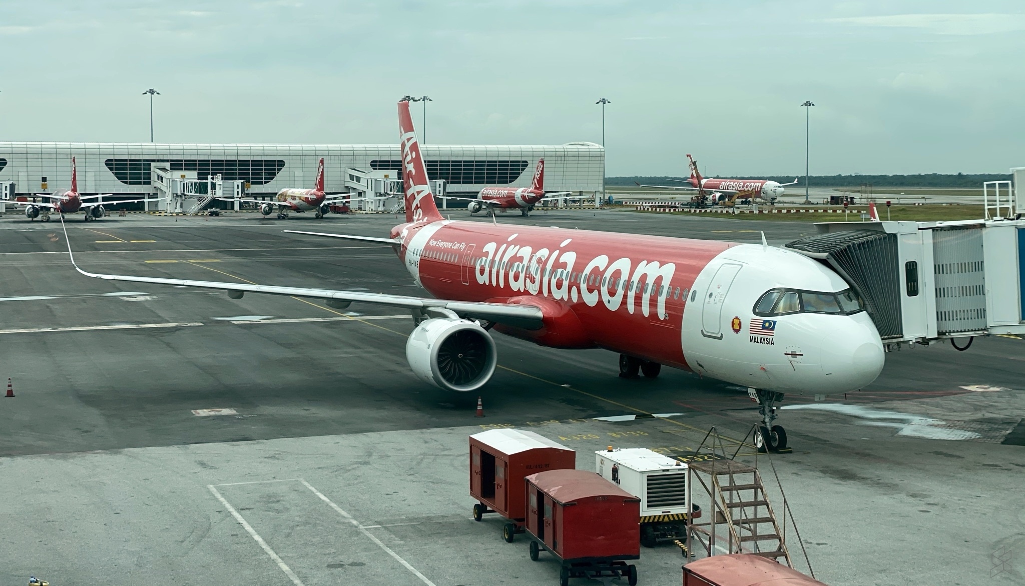 AirAsia, Free flights, Asean offer, Food delivery, 2050x1180 HD Desktop