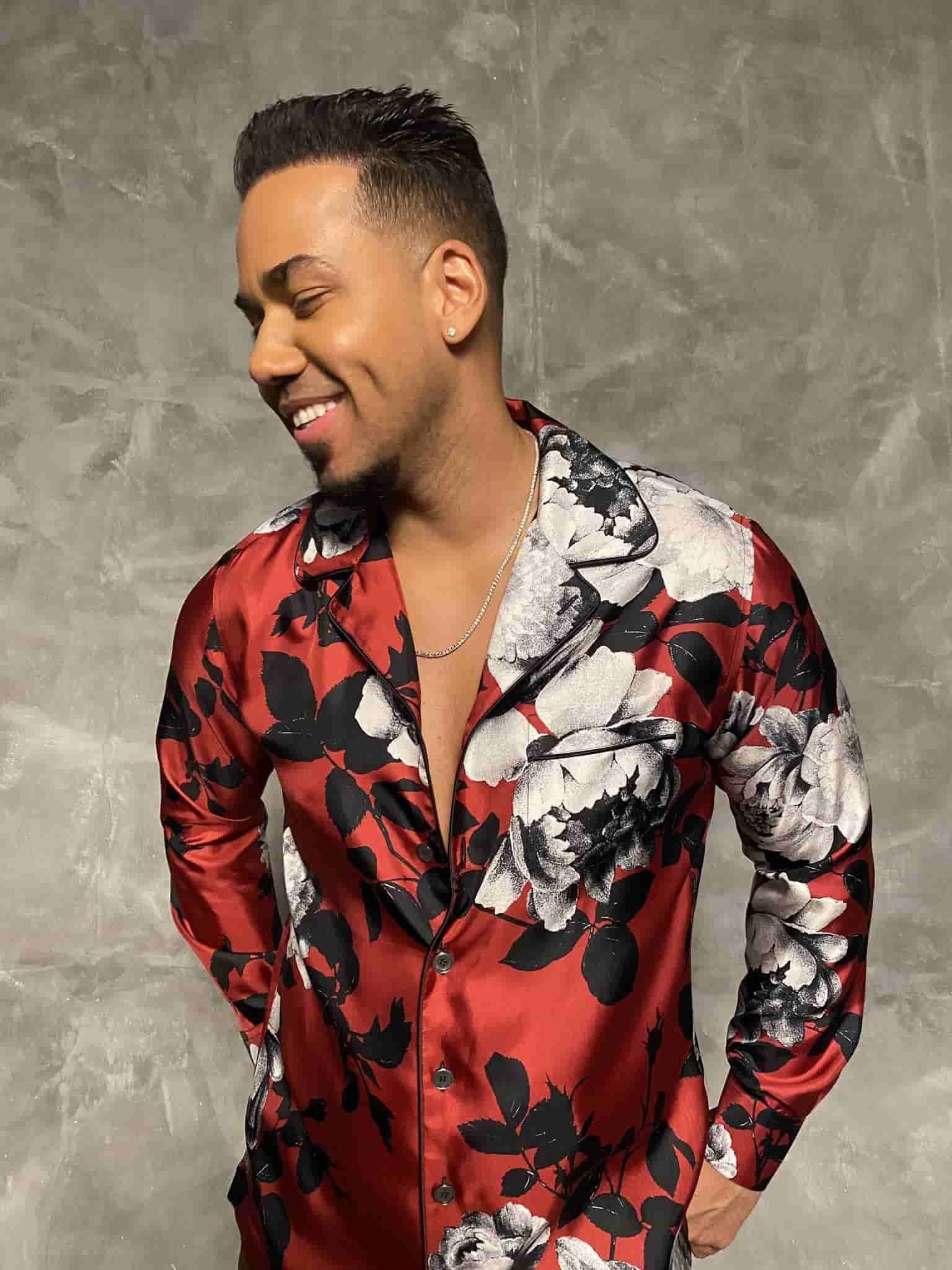 Romeo Santos, Singer, Latin pop, Sensation, 1540x2050 HD Phone