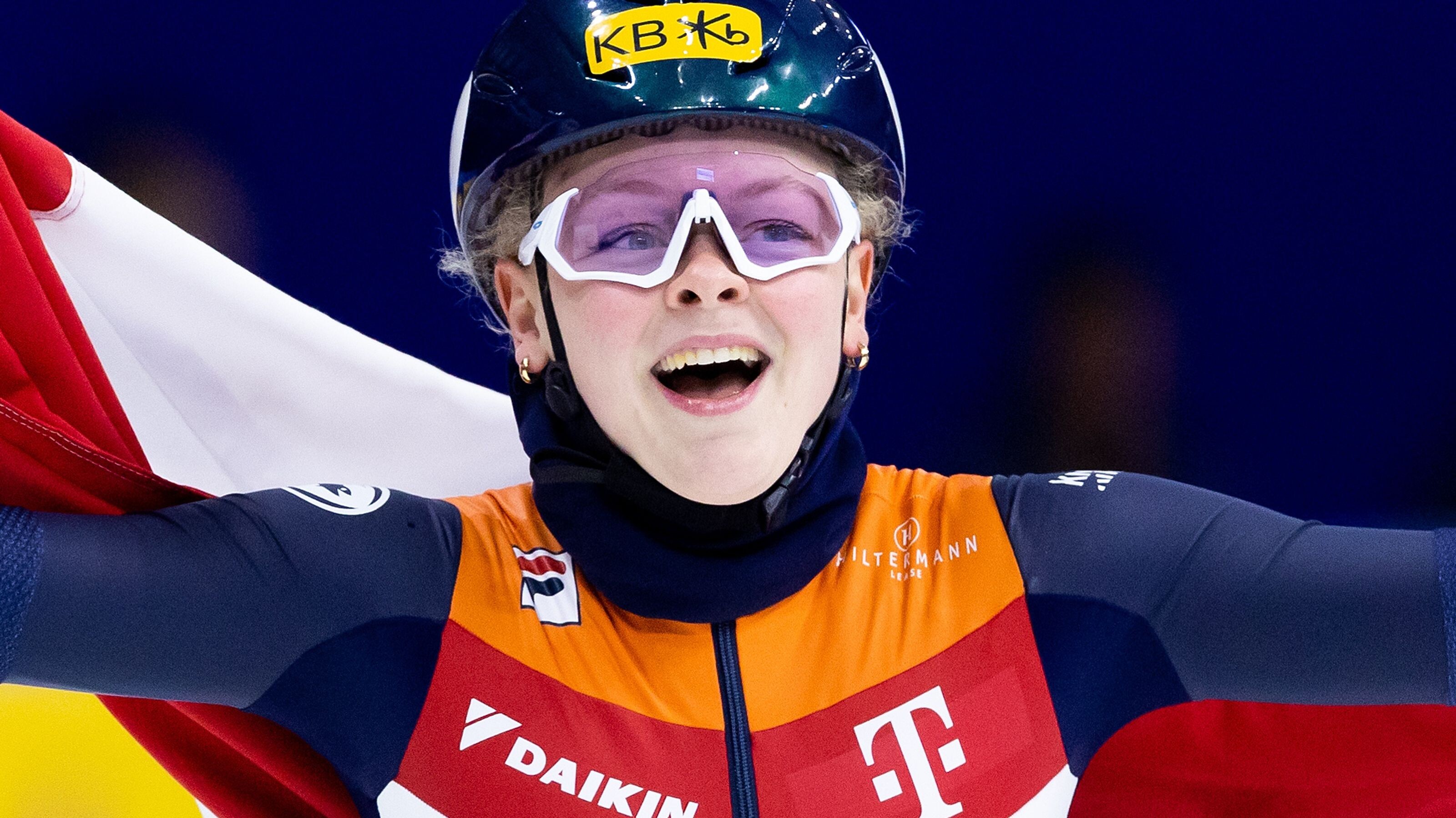 World Short Track Speed Skating Championships 2023, Xandra Velzeboer Wallpaper, 3200x1800 HD Desktop