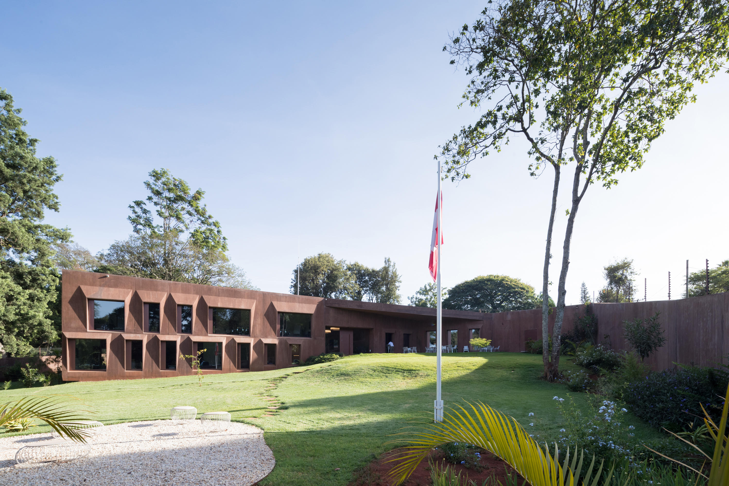 Nairobi, Kenya, Swiss Embassy building, Architectural beauty, Administrative center, 3000x2000 HD Desktop