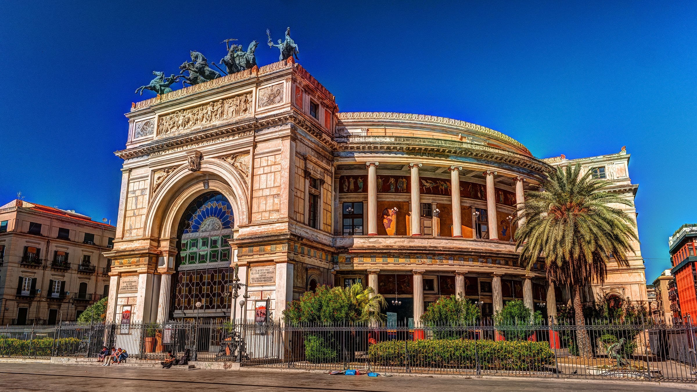 Politeama Theatre, Palermo Wallpaper, 2400x1350 HD Desktop