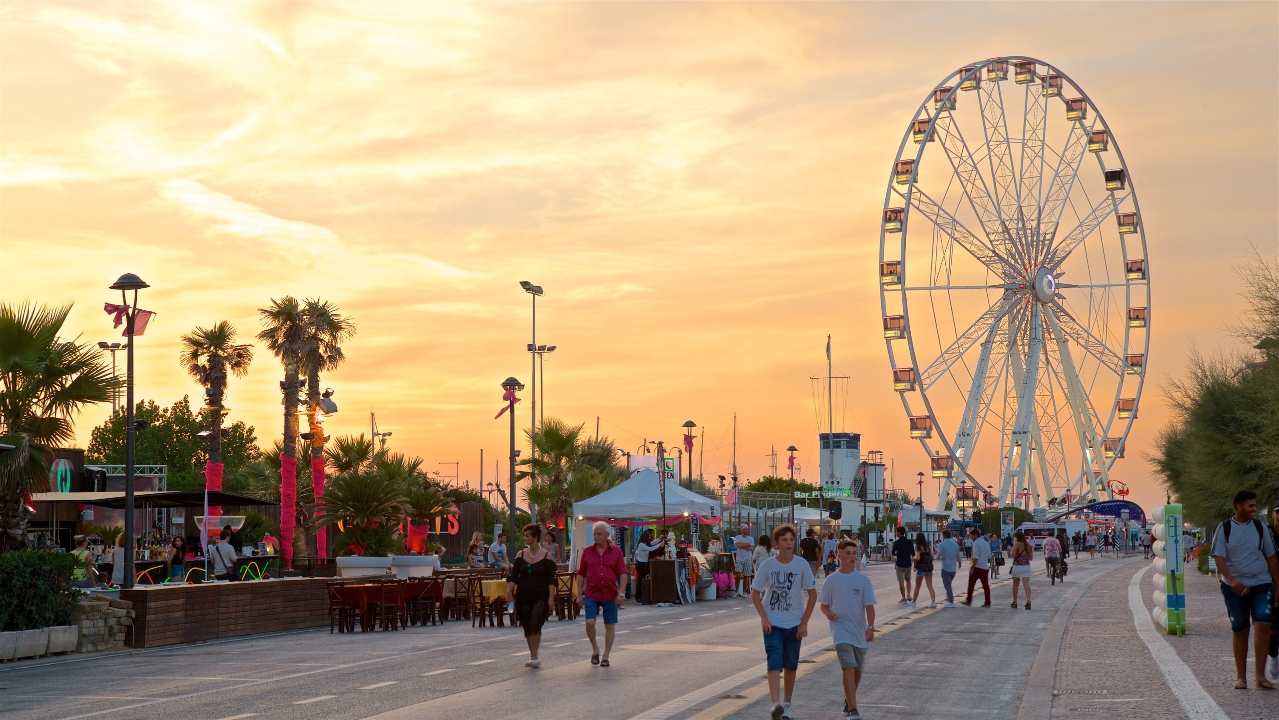 Ferris wheel in Rimini, Private villas, Direkt accomodations, Sea view, 2560x1450 HD Desktop