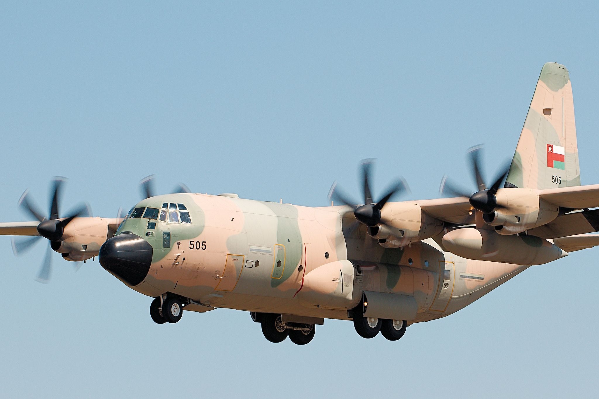 Lockheed C-130 Hercules, RIAT 2018, Stunning aerial displays, Awe-inspiring maneuvers, 2050x1370 HD Desktop