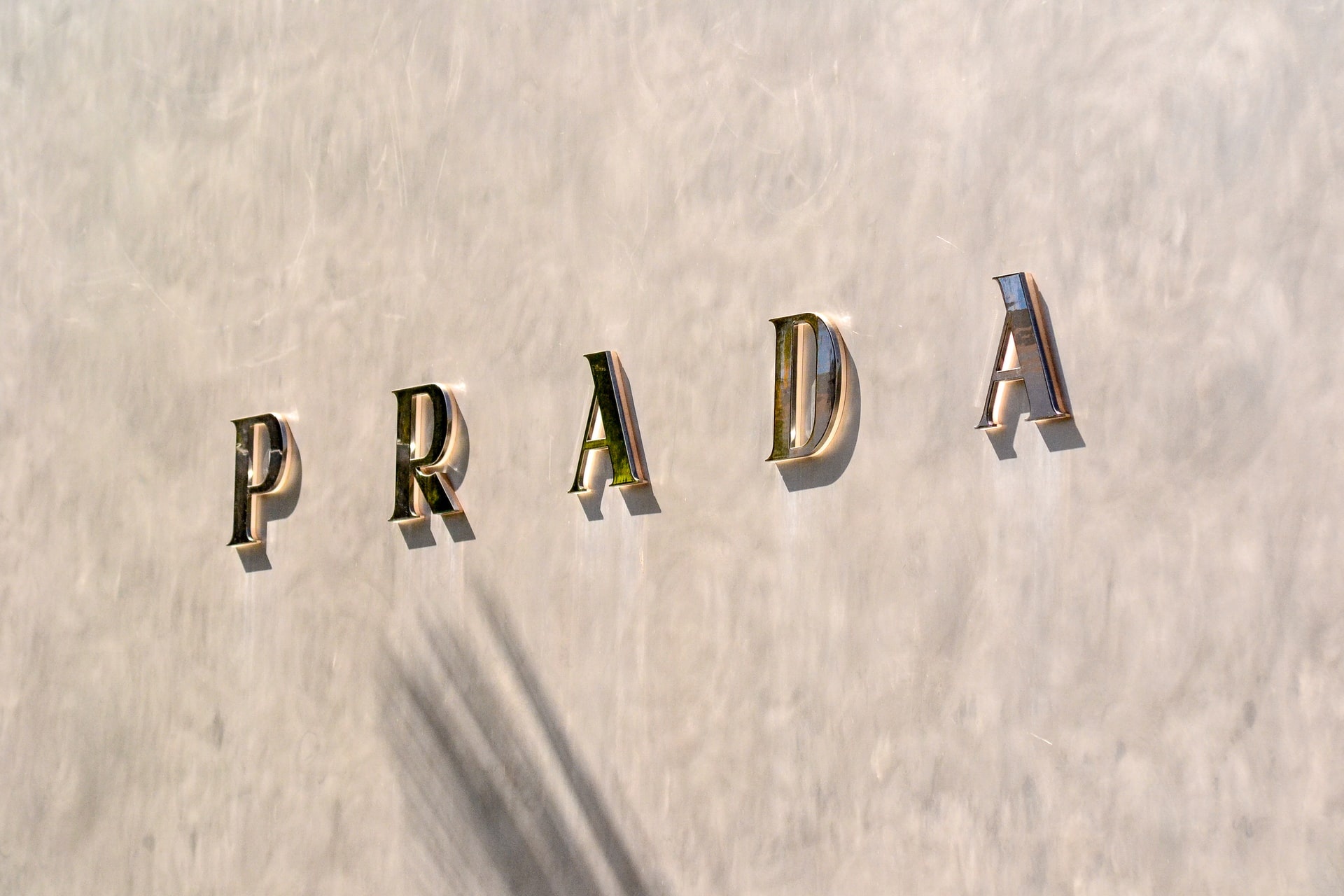 Prada's popularity, Fashion market insights, Brand success story, Almowafir analysis, 1920x1280 HD Desktop