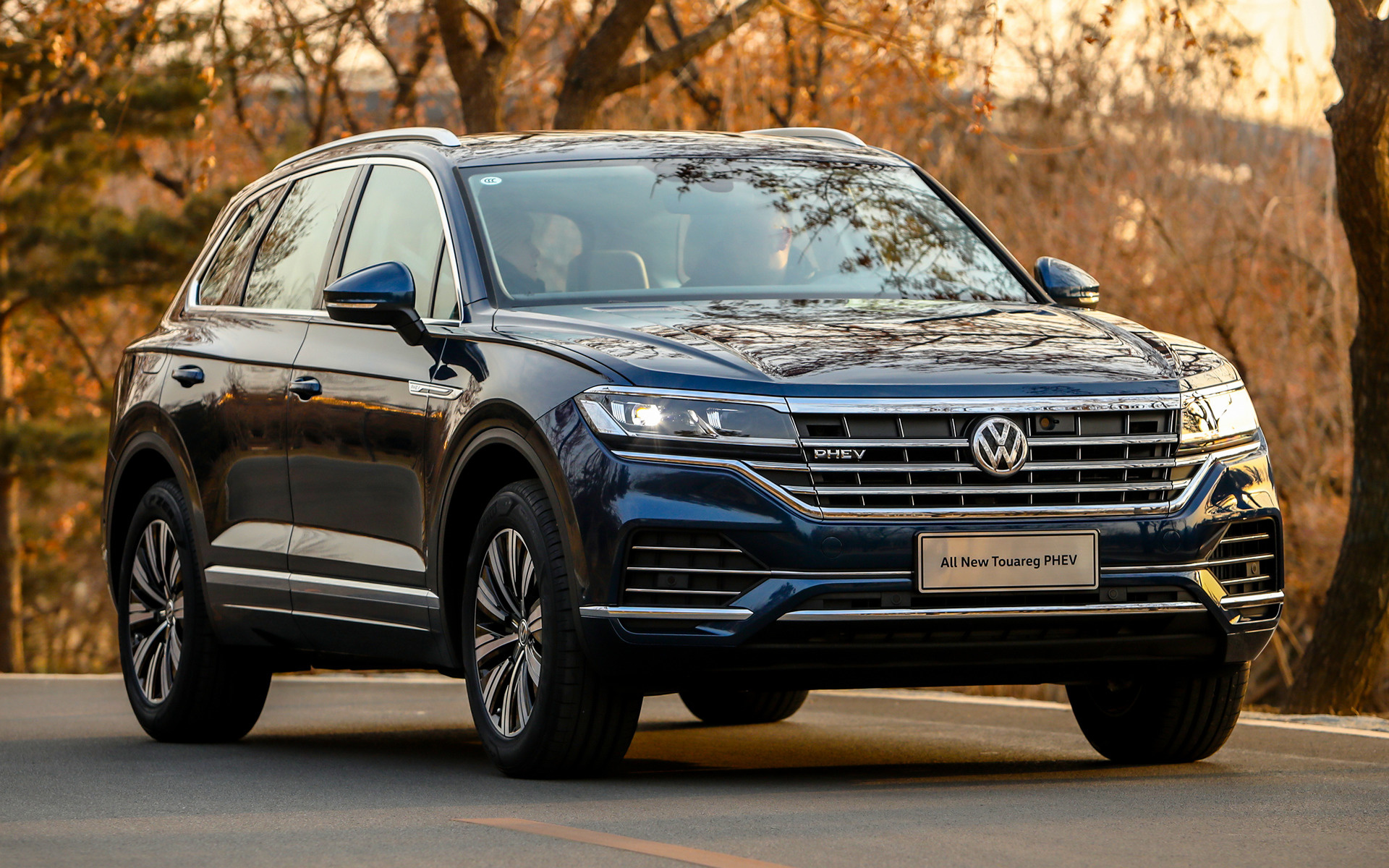 Volkswagen Touareg, Plug-in hybrid, Stunning visuals, Unmatched performance, 1920x1200 HD Desktop