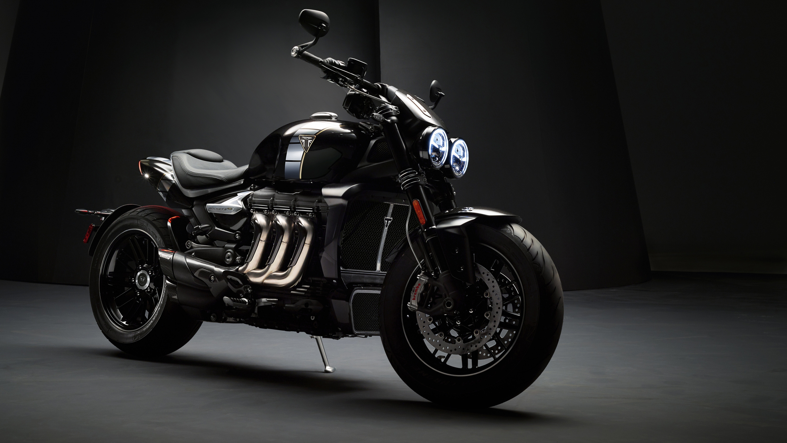 Triumph Rocket III, High-performance cruiser, Iconic motorcycle design, Thunderous power, 2560x1440 HD Desktop