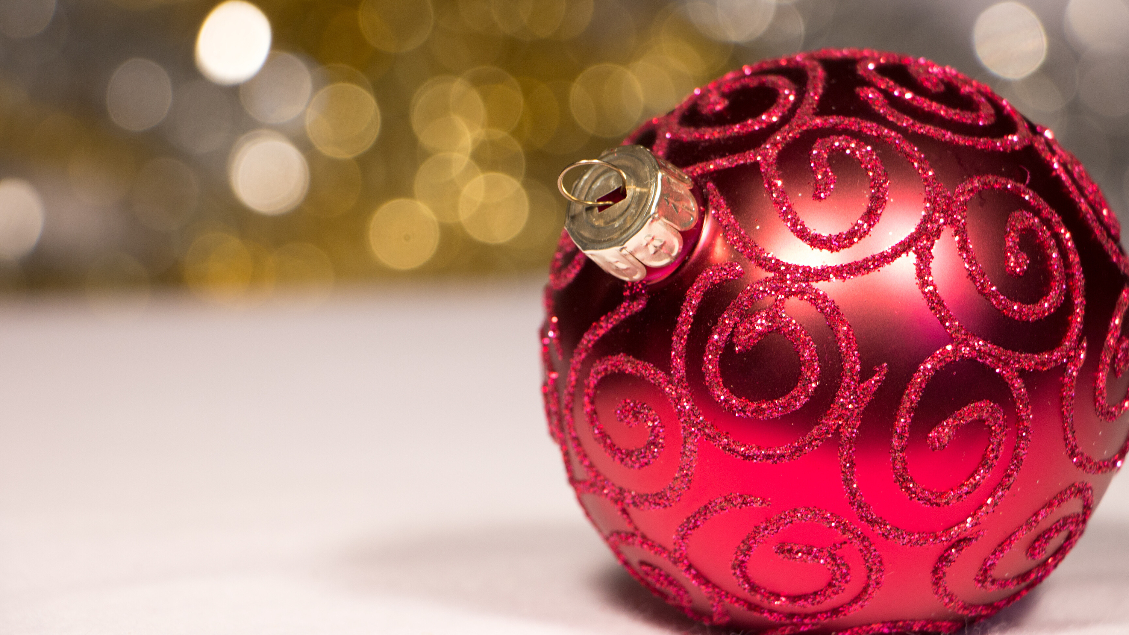 Elegant Christmas ornaments, Holiday decorations, Classic beauty, Festive elegance, 3840x2160 4K Desktop