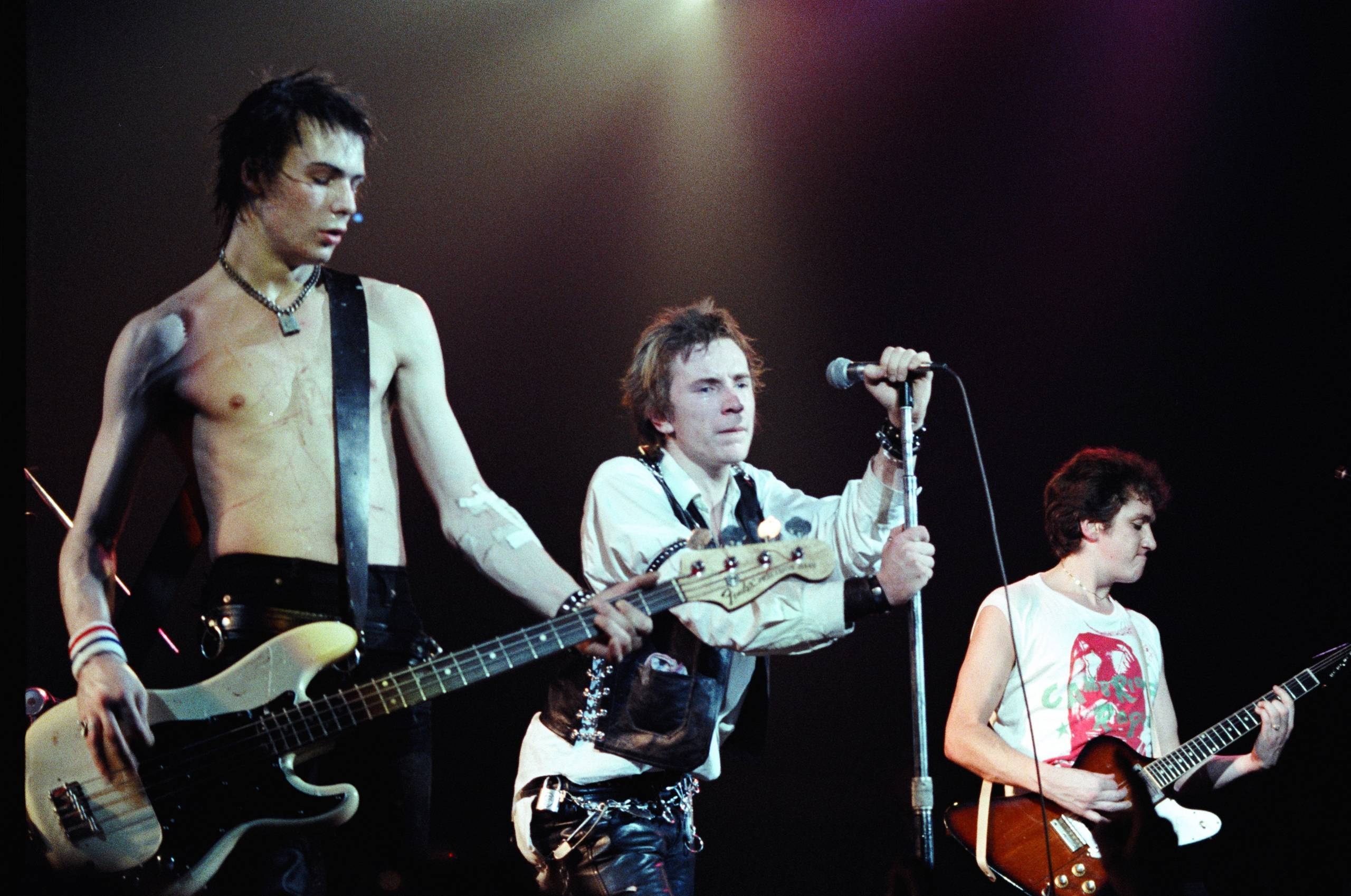 Sex Pistols music, Sid Vicious' legacy, Tragic end, Bassist's impact, 2560x1700 HD Desktop