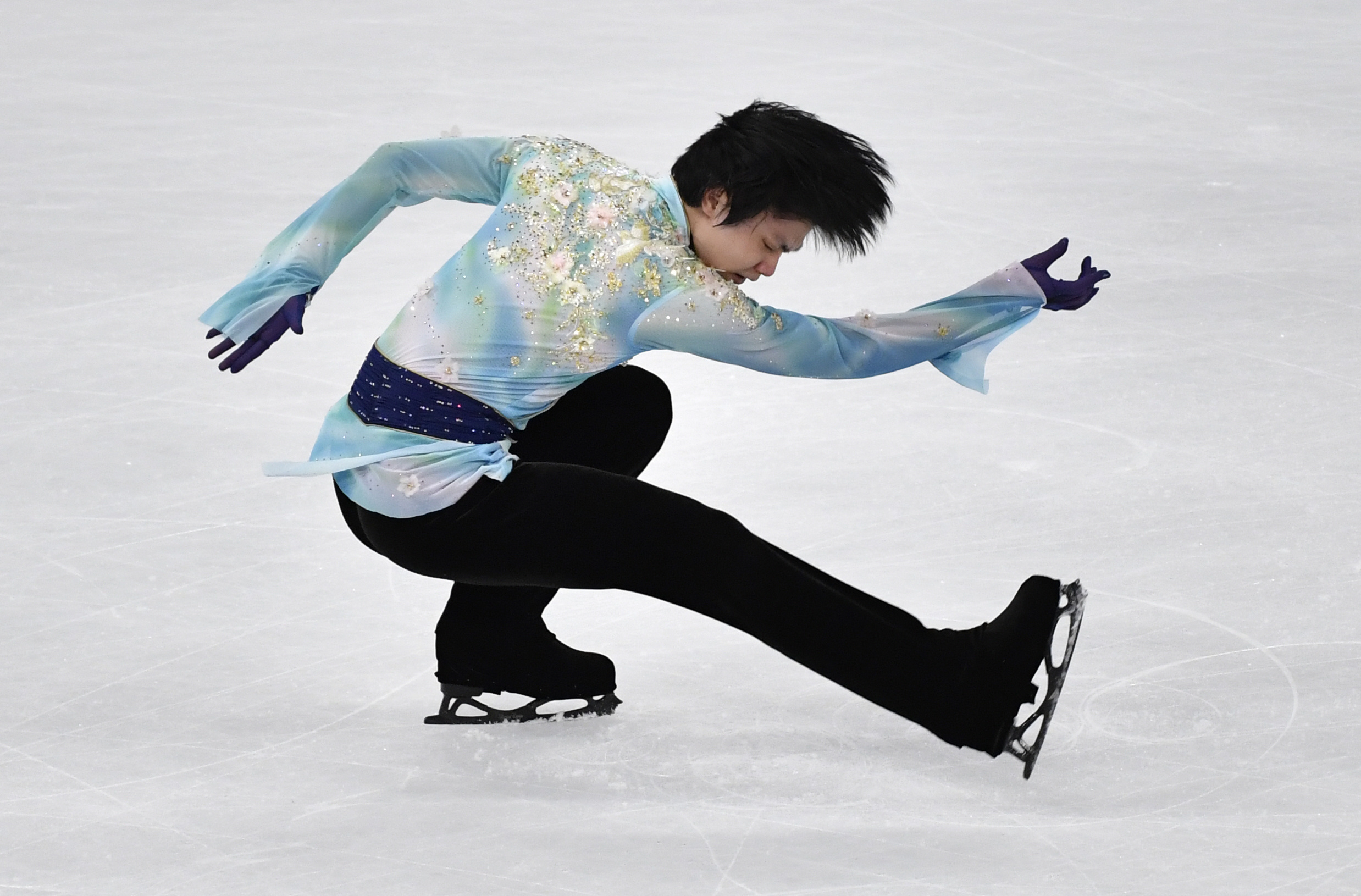 Yuzuru Hanyu, Ankle injury, Olympics setback, Determined comeback, 2480x1630 HD Desktop