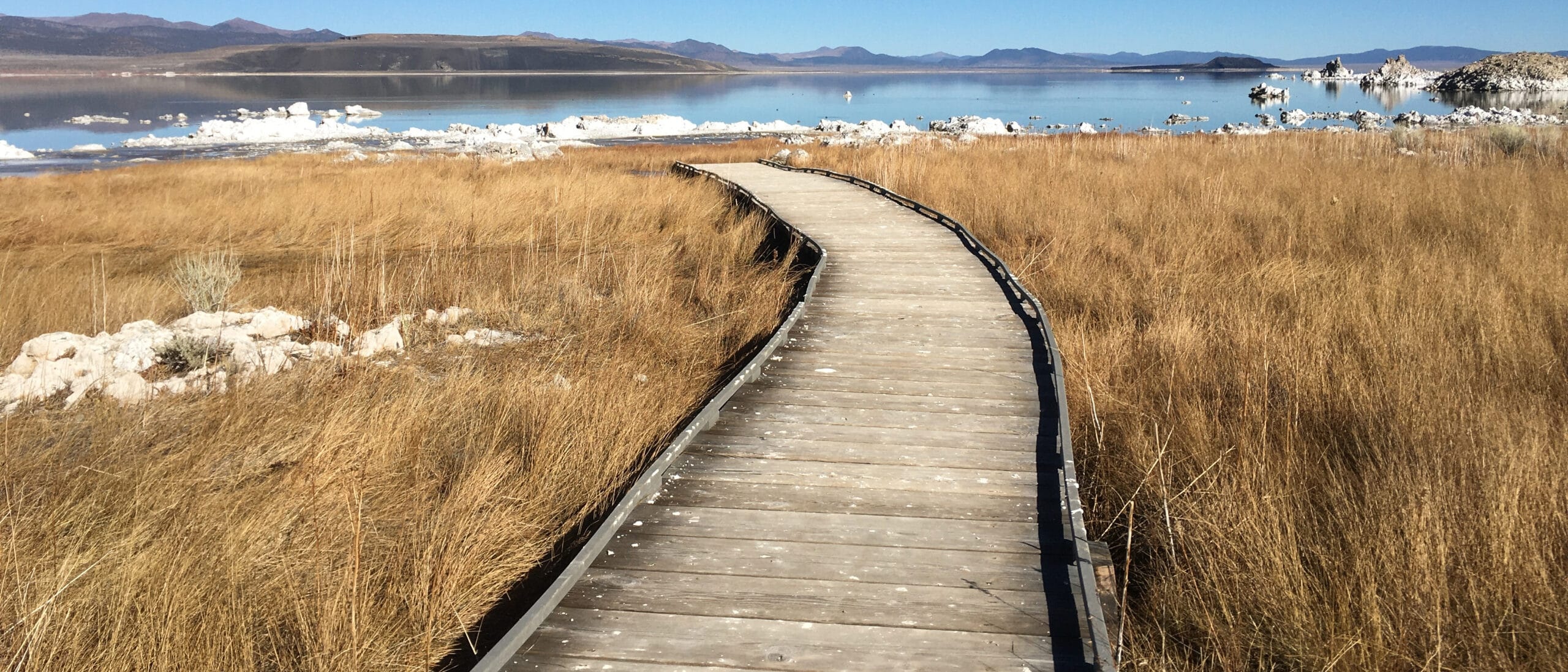 David Gaines Memorial Boardwalk, Mono Lake Wallpaper, 2560x1100 Dual Screen Desktop