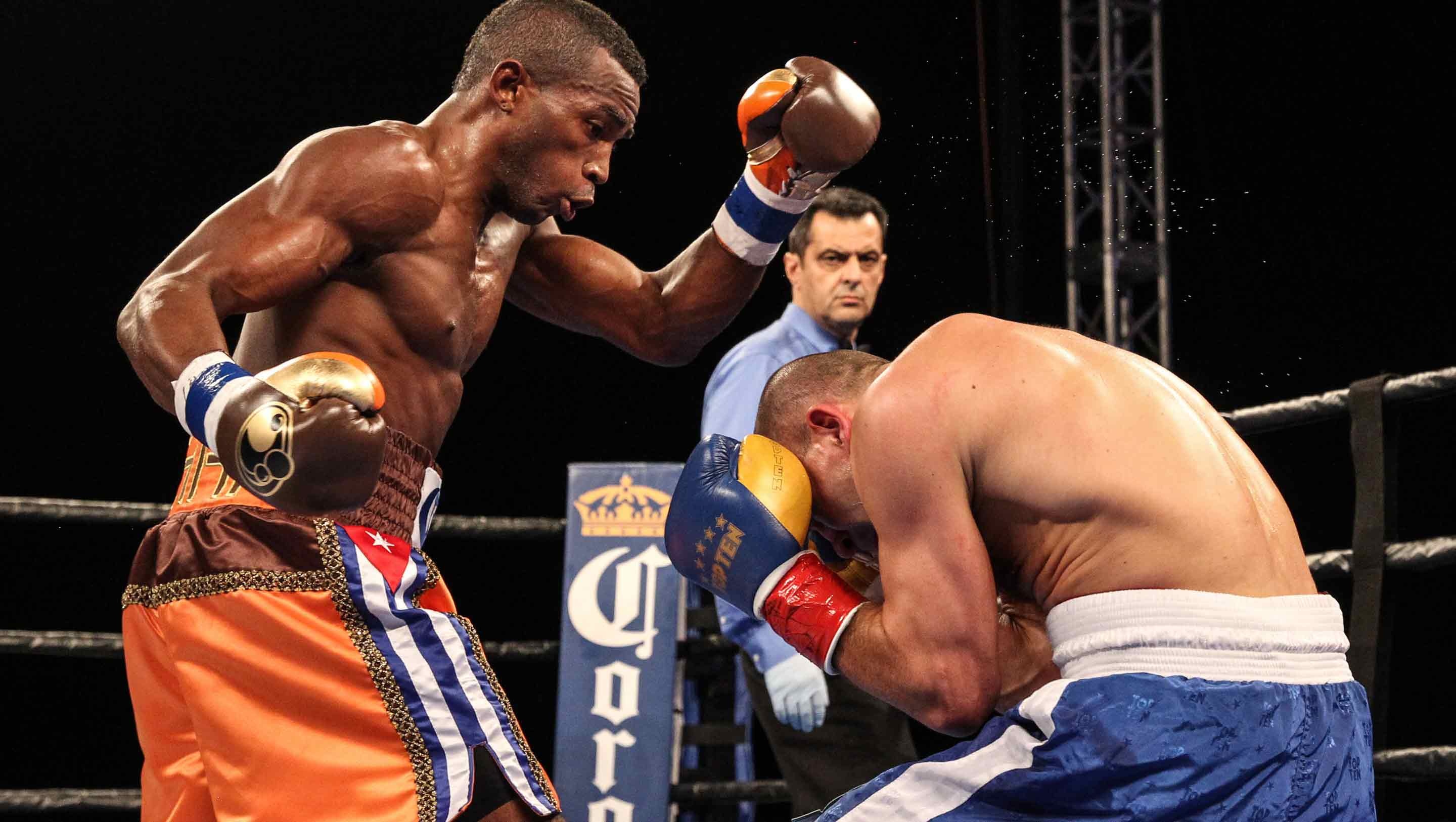 Erislandy Lara, Lara vs Zaveck, Nov 25, 2015, 2880x1630 HD Desktop